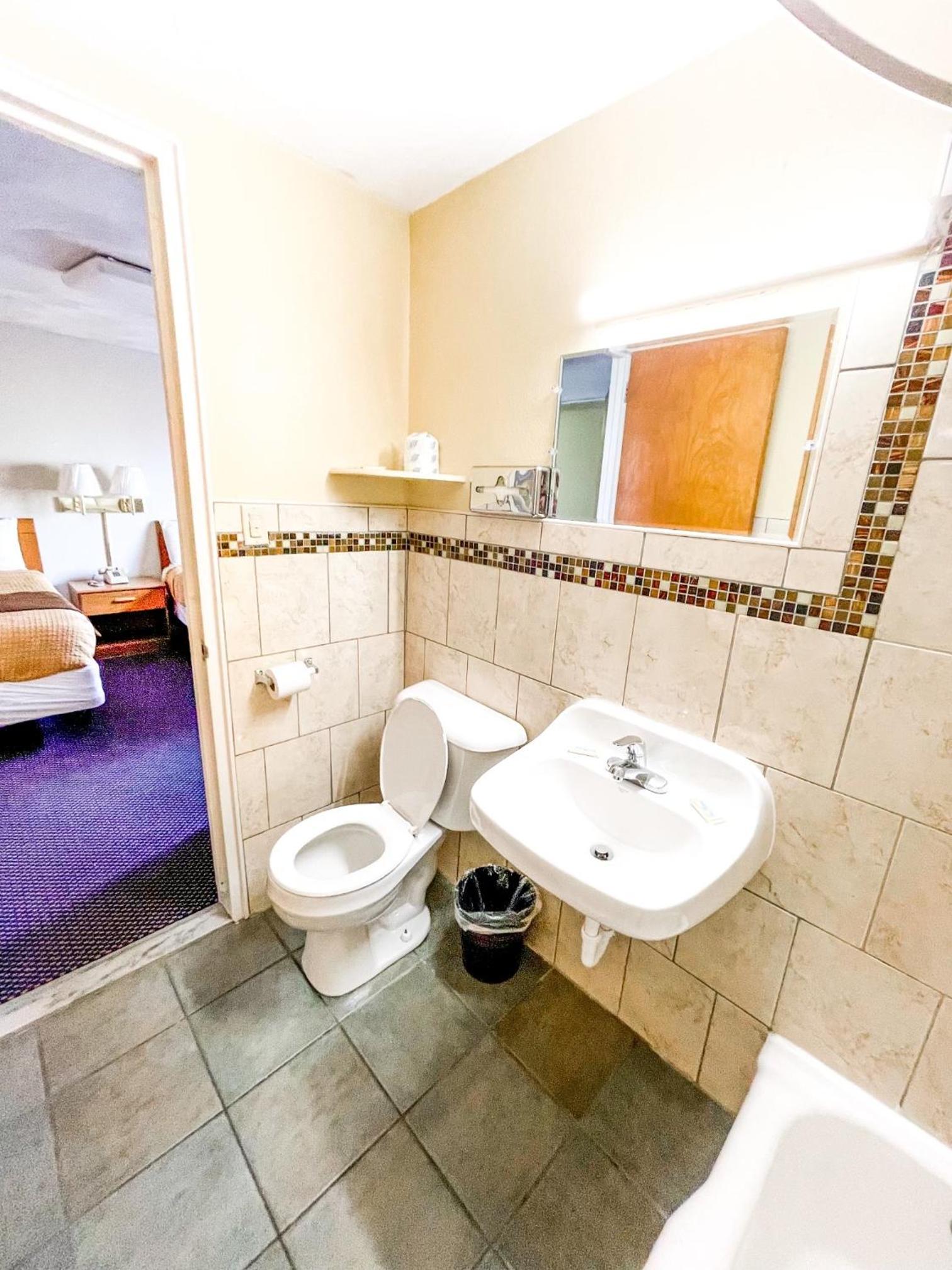 Budget Double Room photo 2