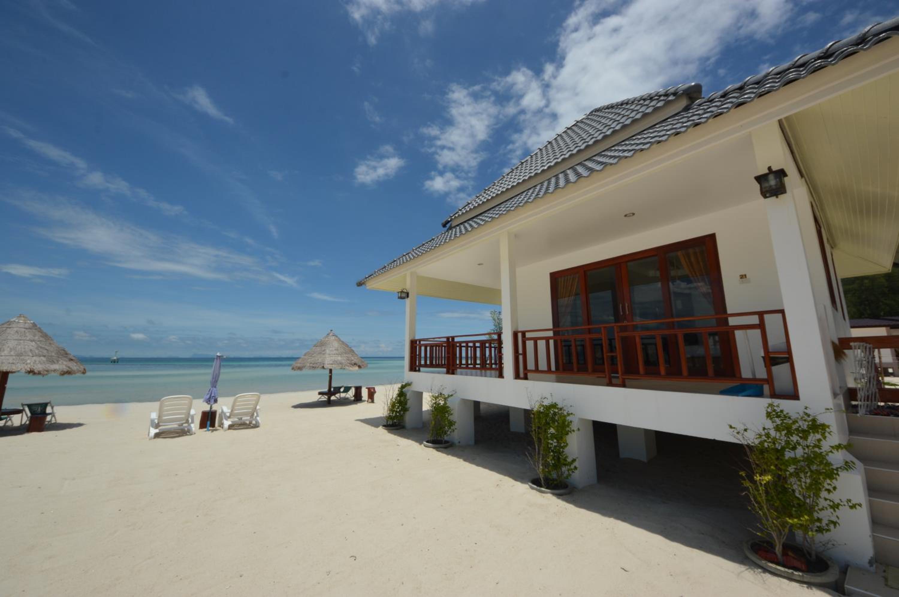 Grand Deluxe Beach Front Villa photo 2