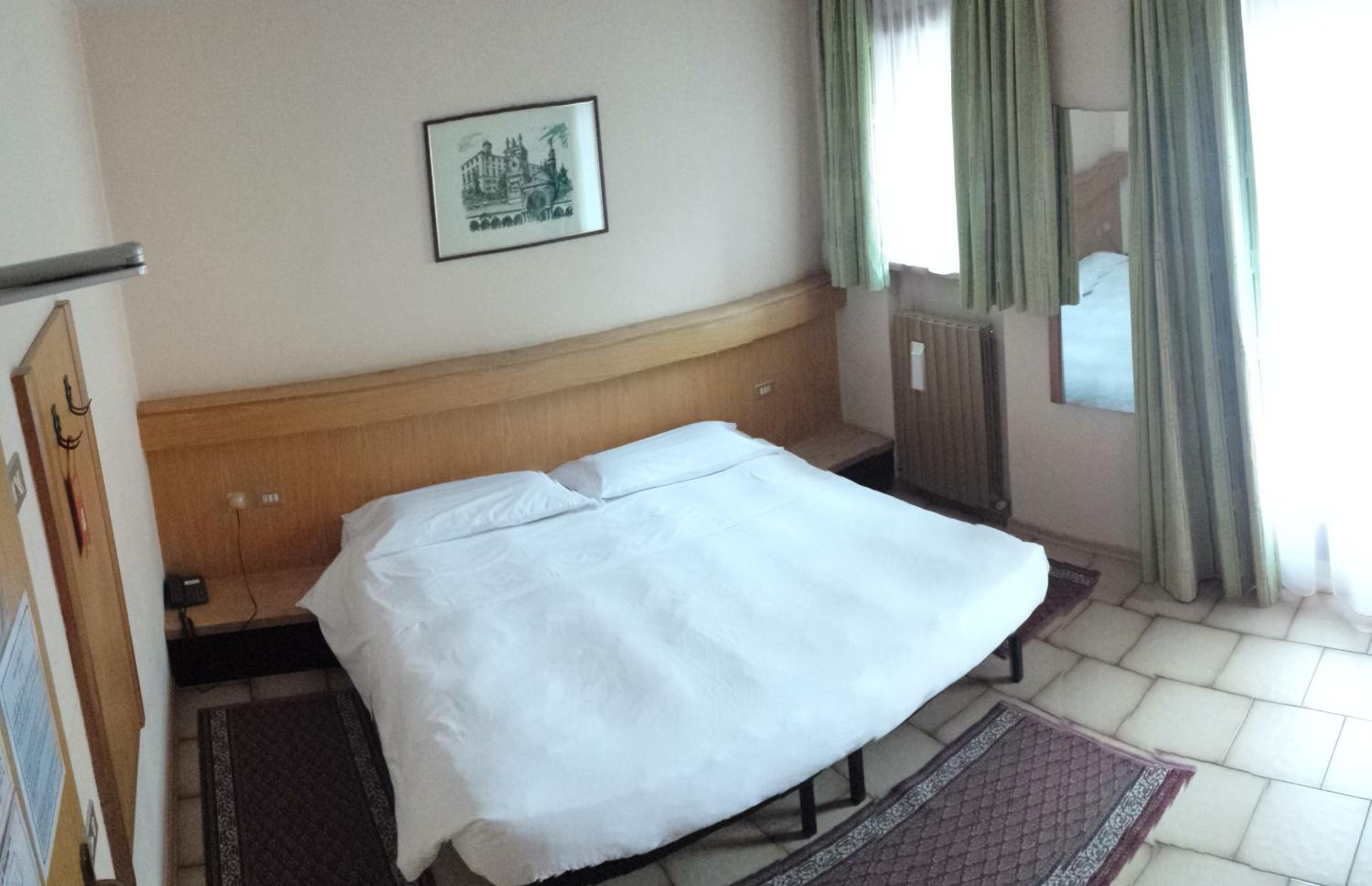 Double Room - Photo 5