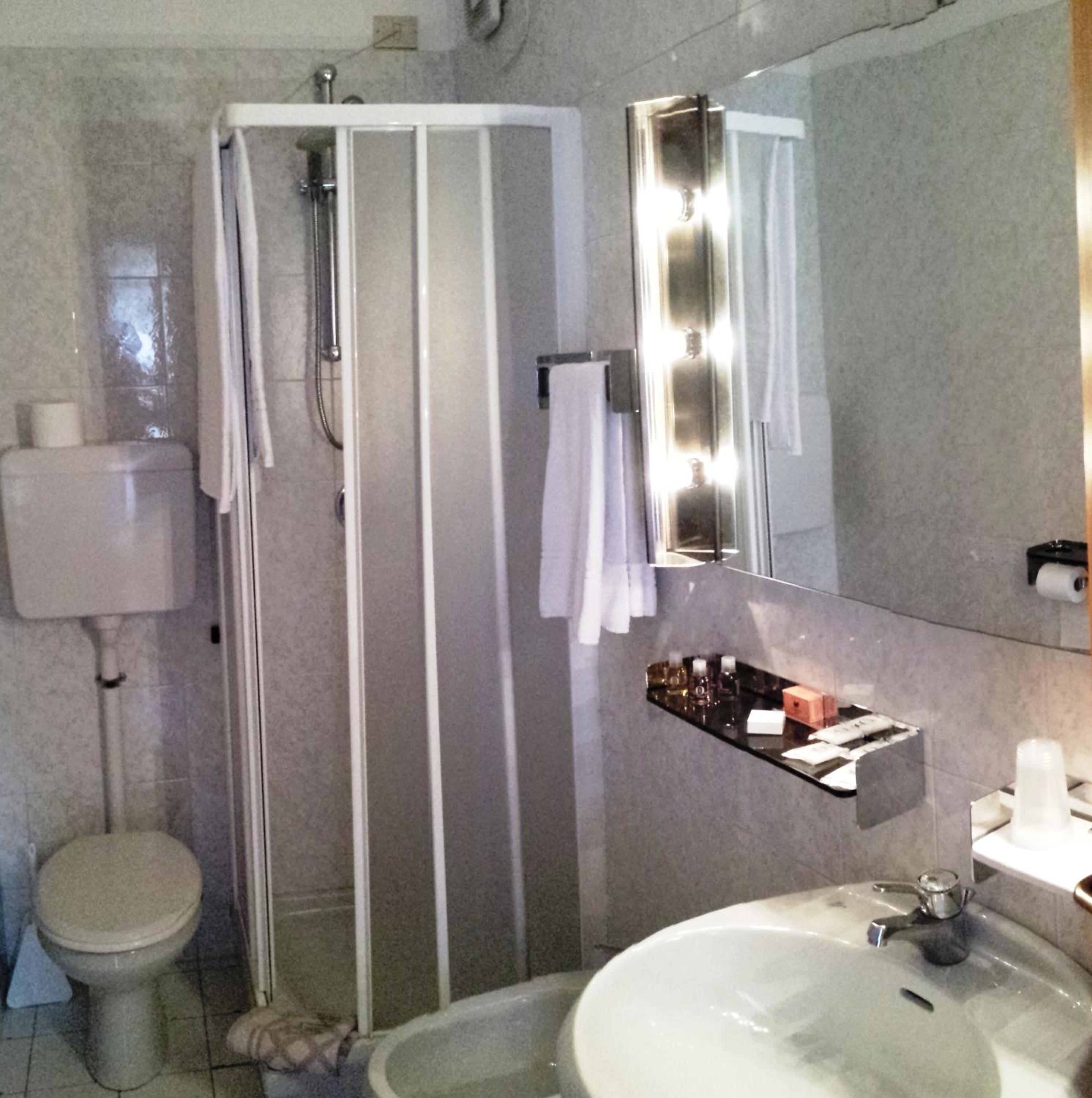 Double Room - Photo 6