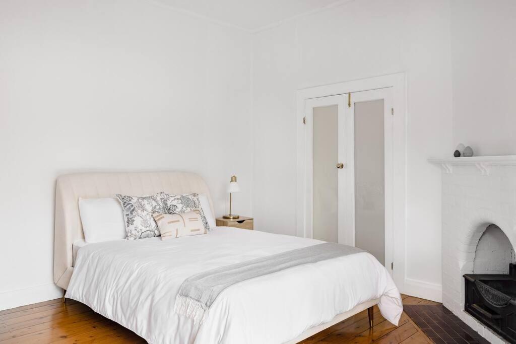 Three-Bedroom House photo 3