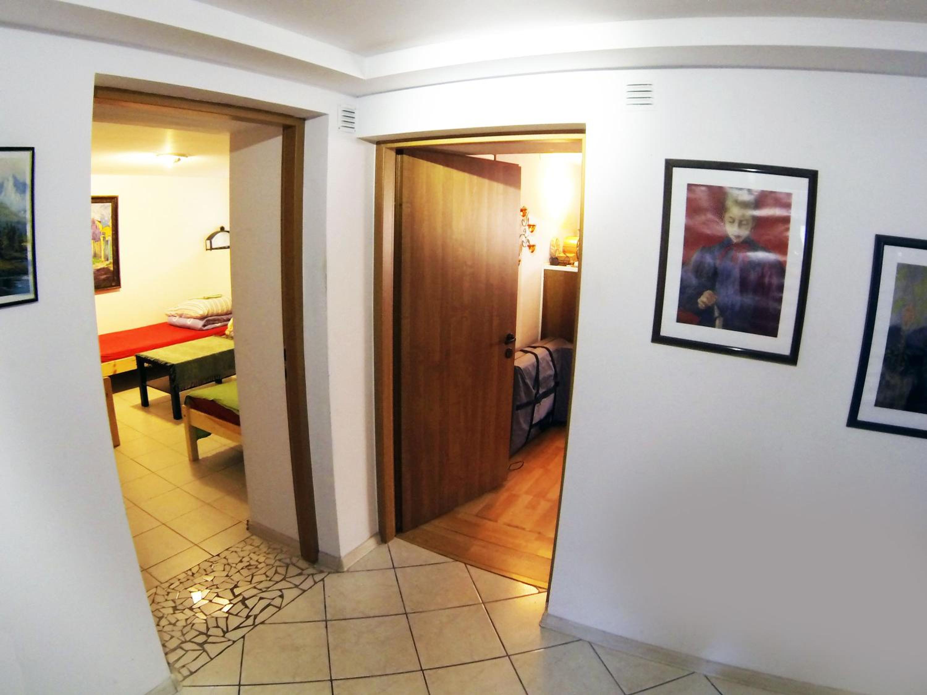 Family Room with Shared Bathroom photo 3