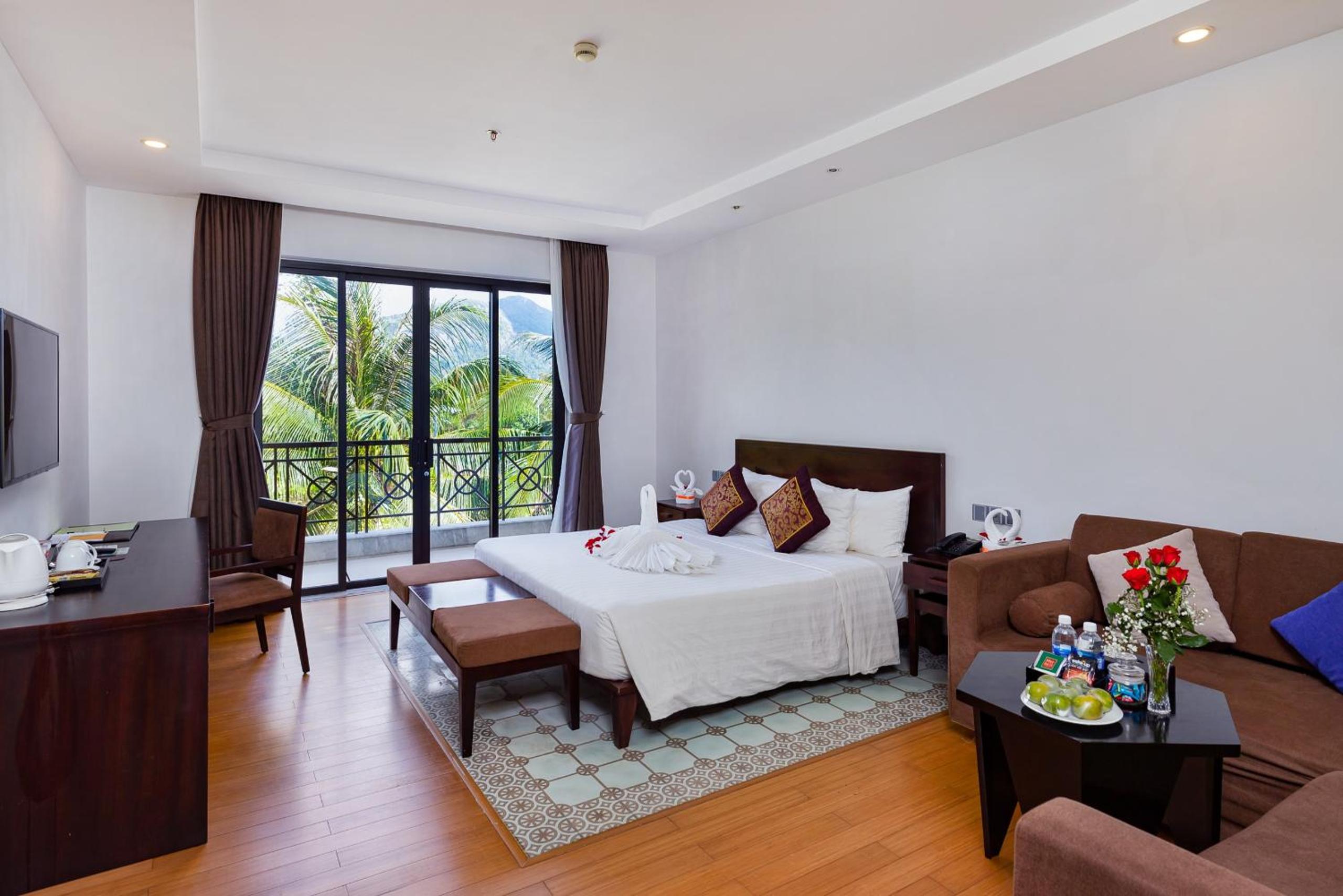 Suite with Mountain View photo 3