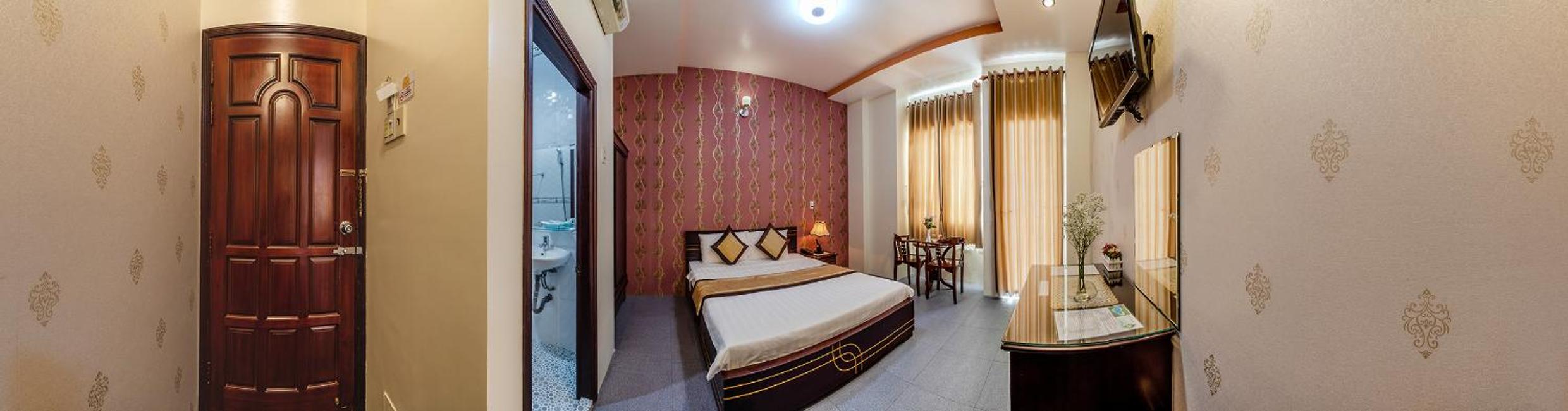 Double Room with Balcony - Photo 2
