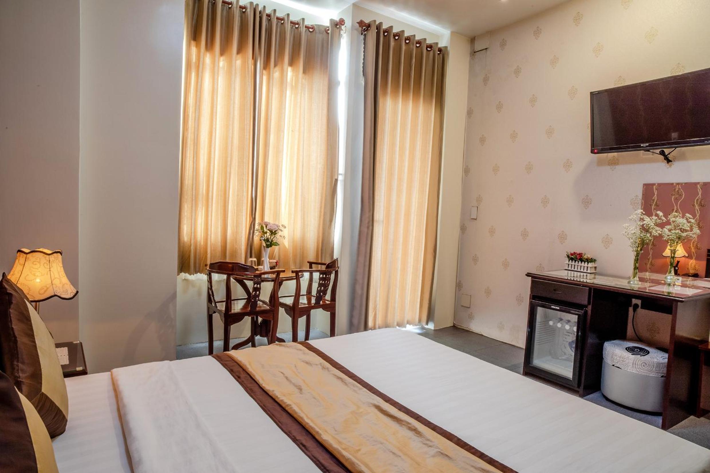 Double Room with Balcony - Photo 3