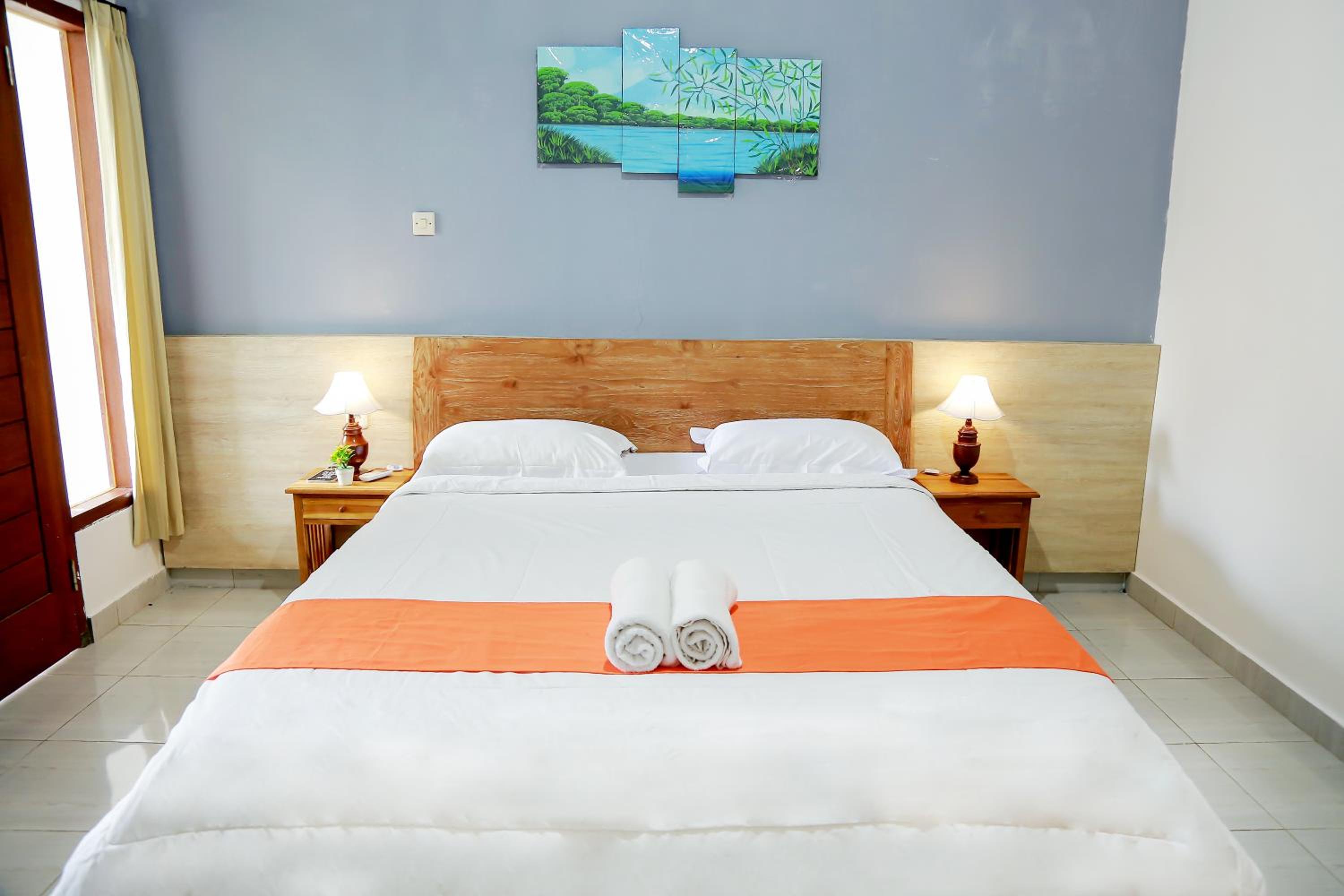 Double Room with Pool View - Photo 8