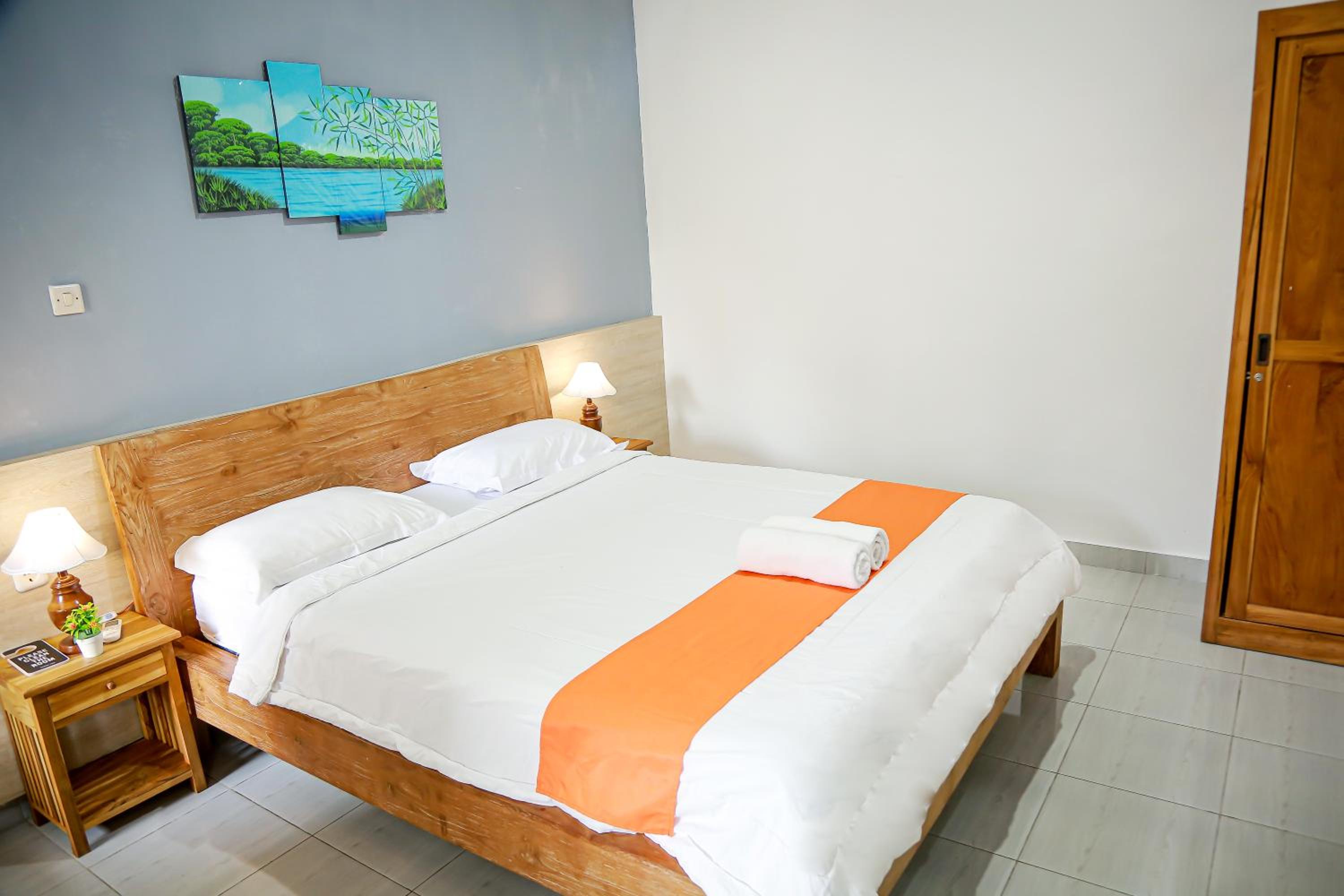 Double Room with Pool View - Photo 9