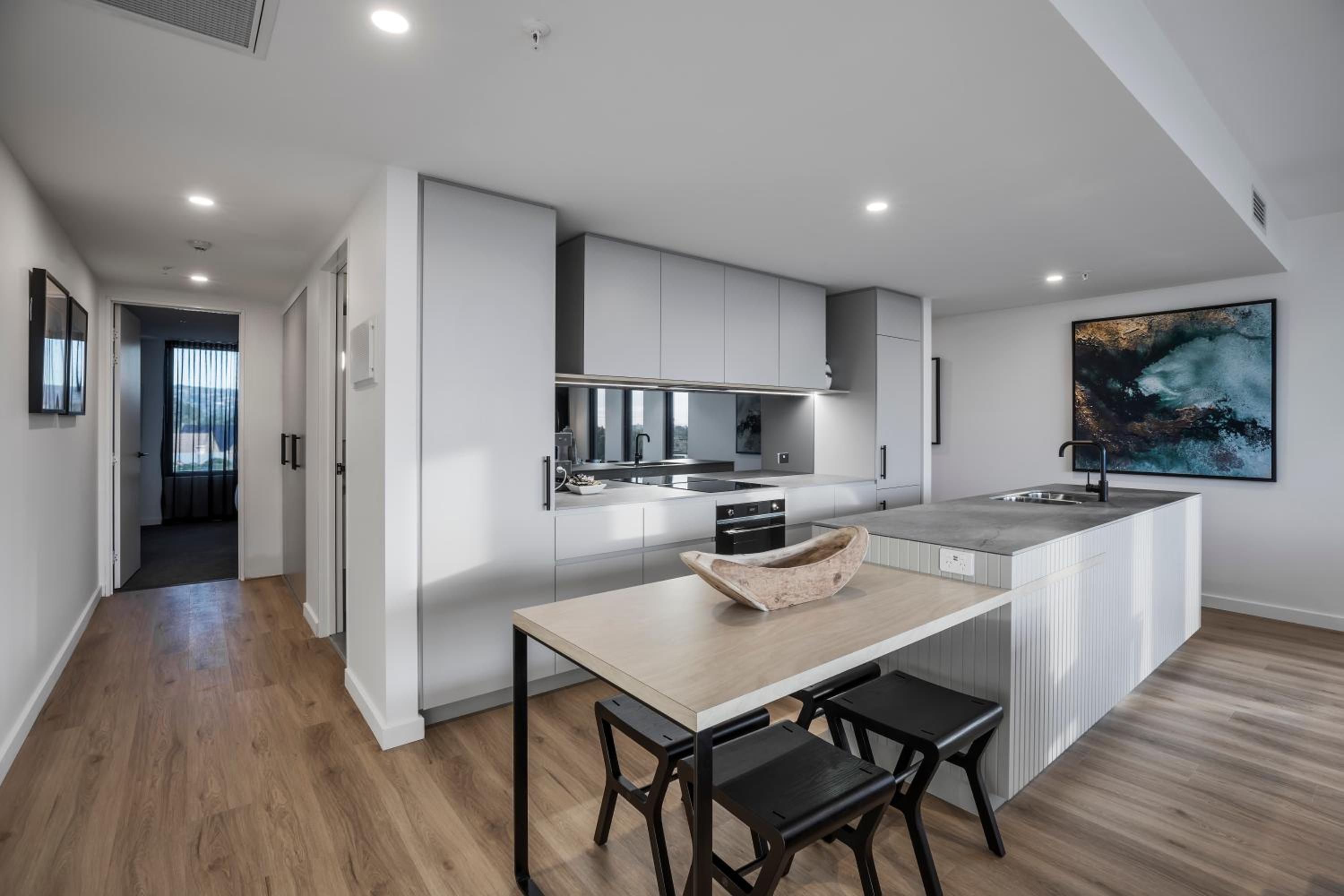 Two Bedroom Deluxe Apartment - Photo 2