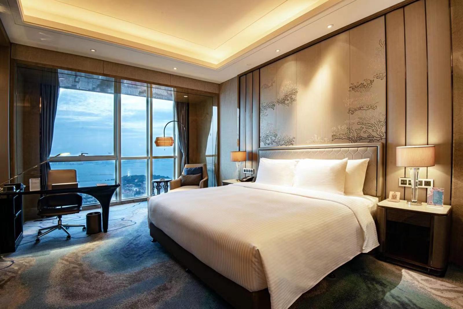 Deluxe King Room with Sea View - High Floor