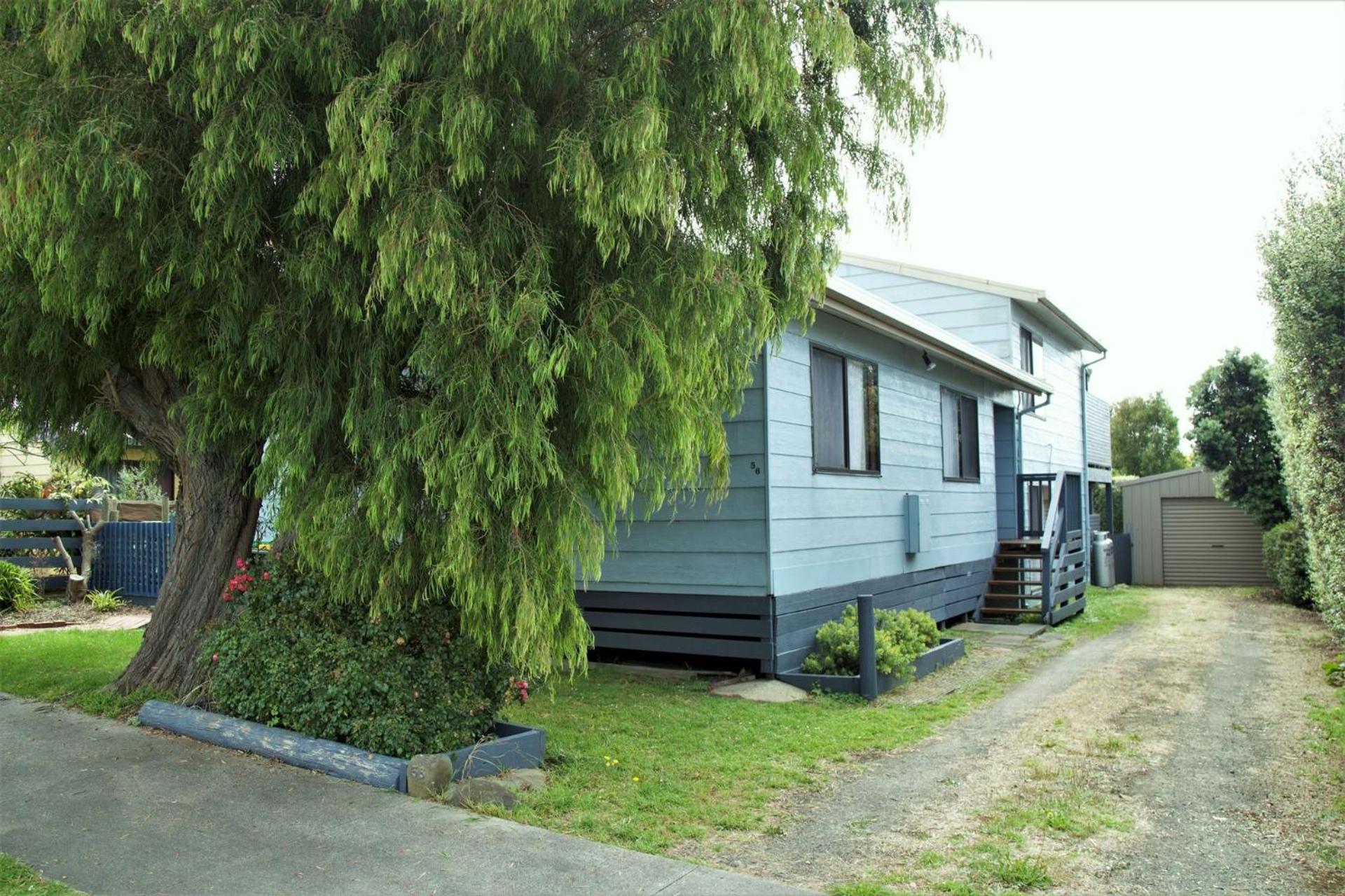 Five-Bedroom House photo 3