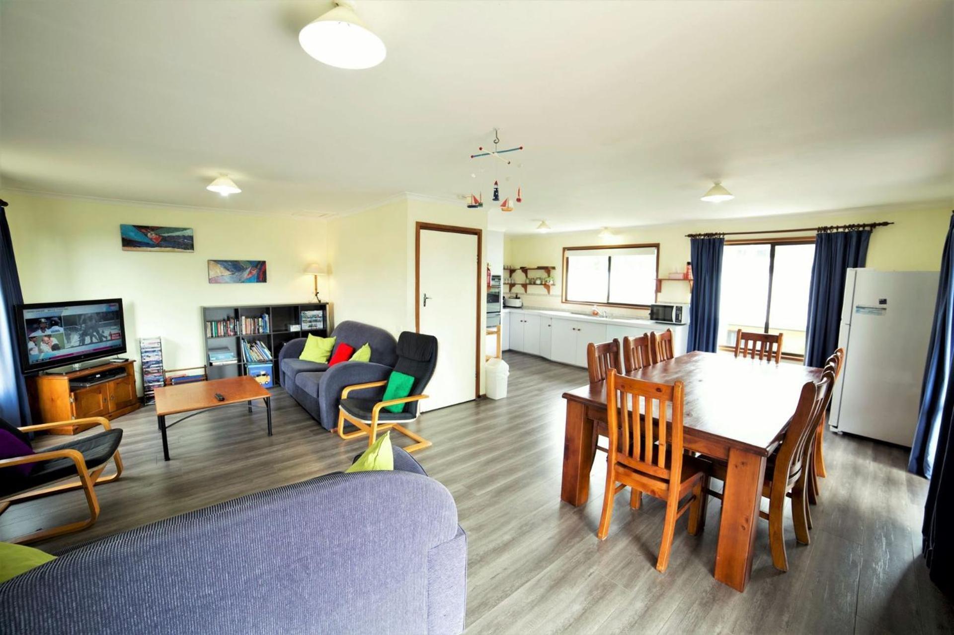 Five-Bedroom House photo 1