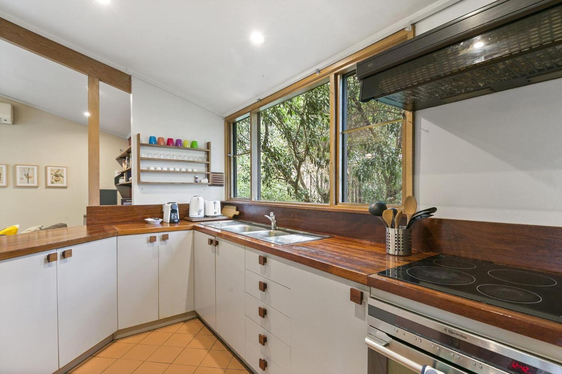 Three-Bedroom House photo 2