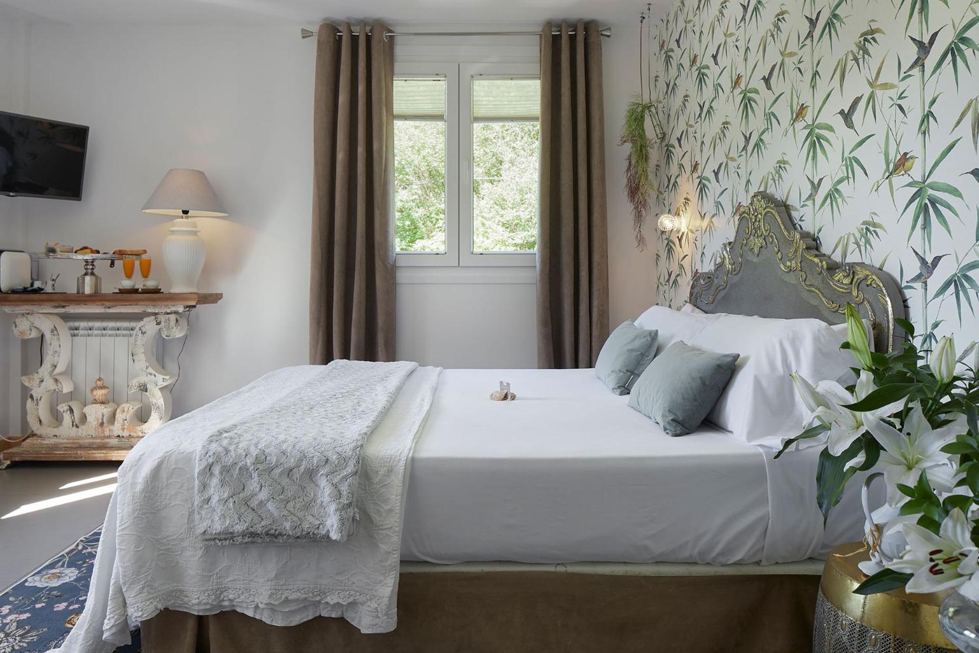 Standard Double Room - Photo 9