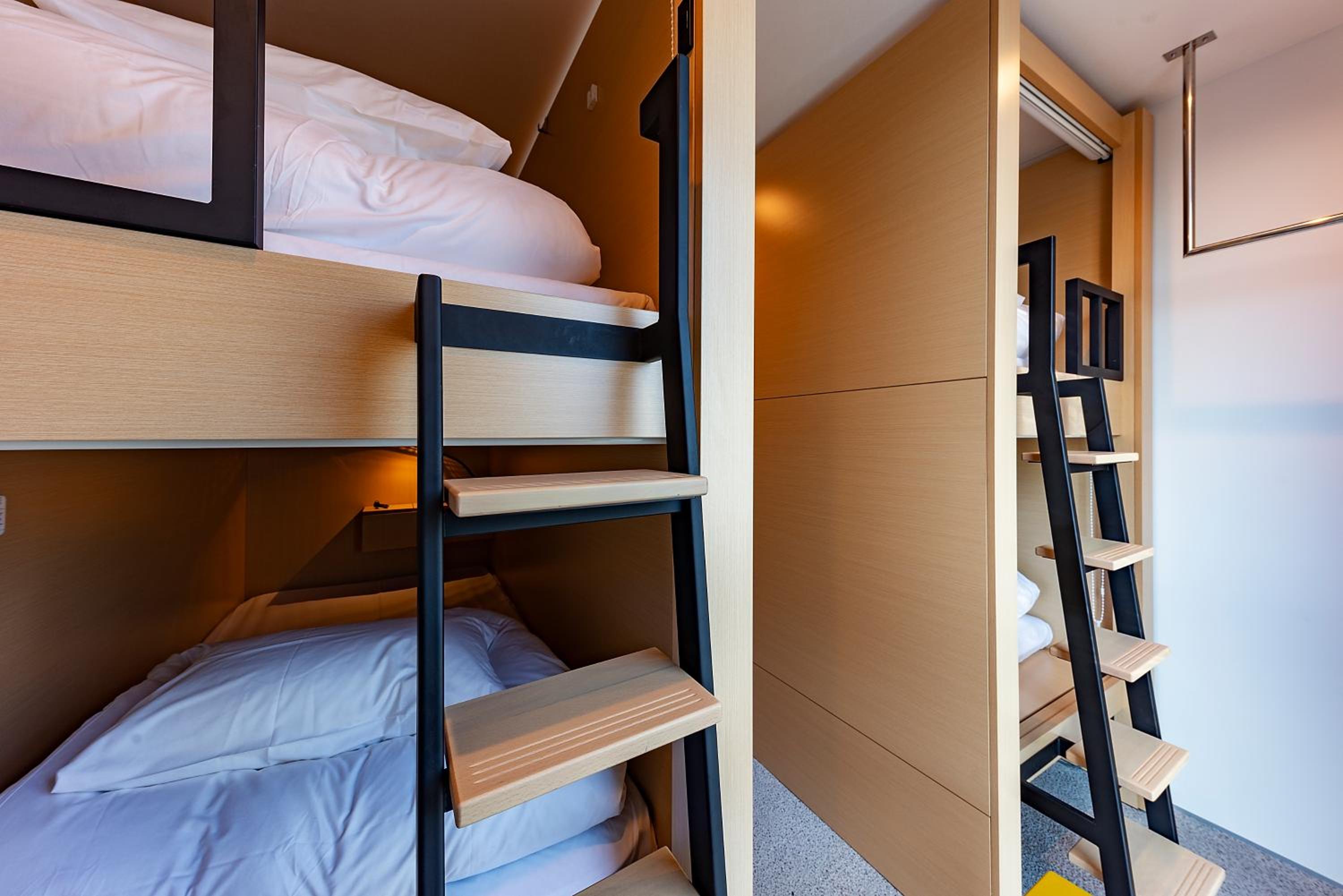 Quadruple Room with Bathroom - Photo 3
