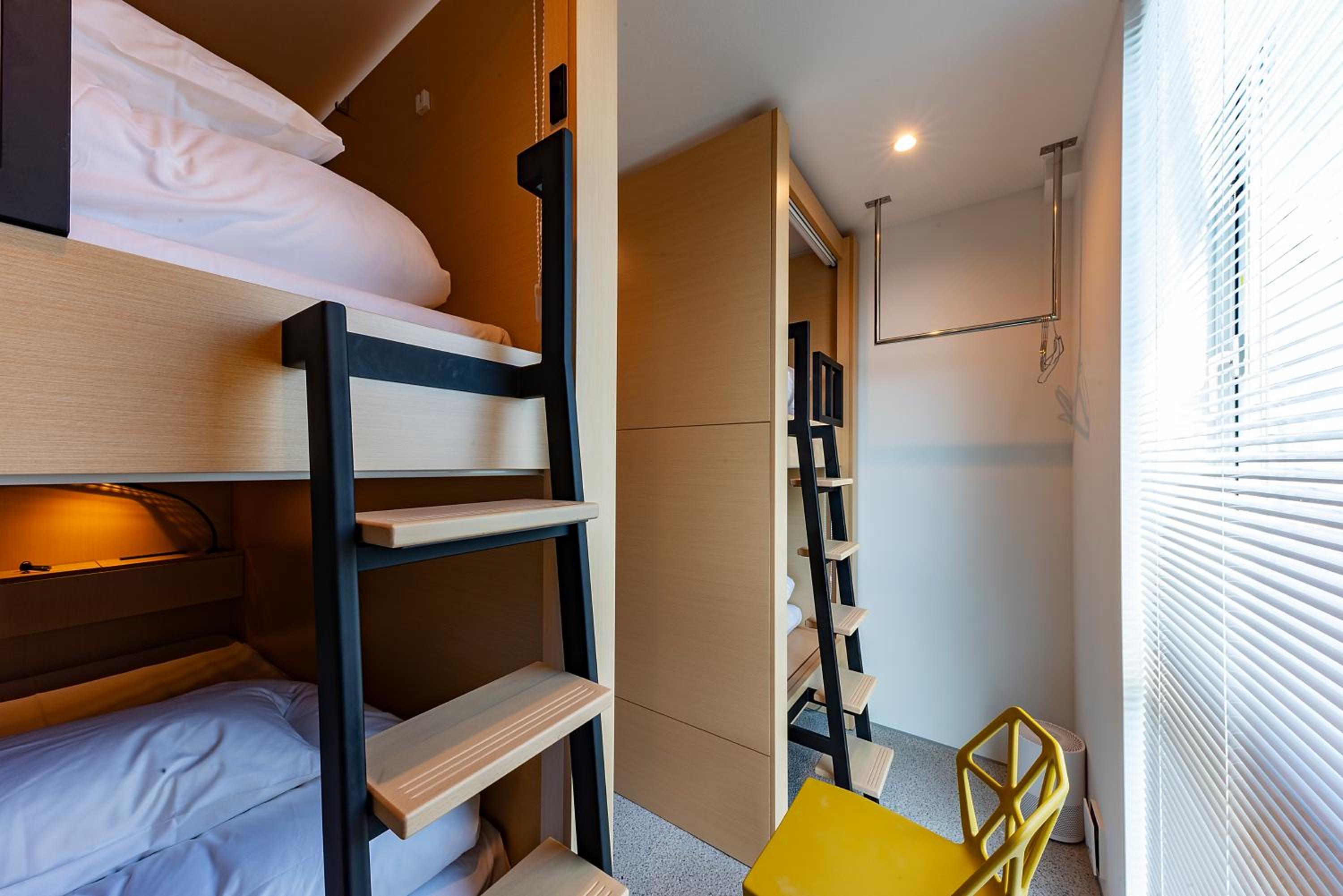Quadruple Room with Bathroom - Photo 9