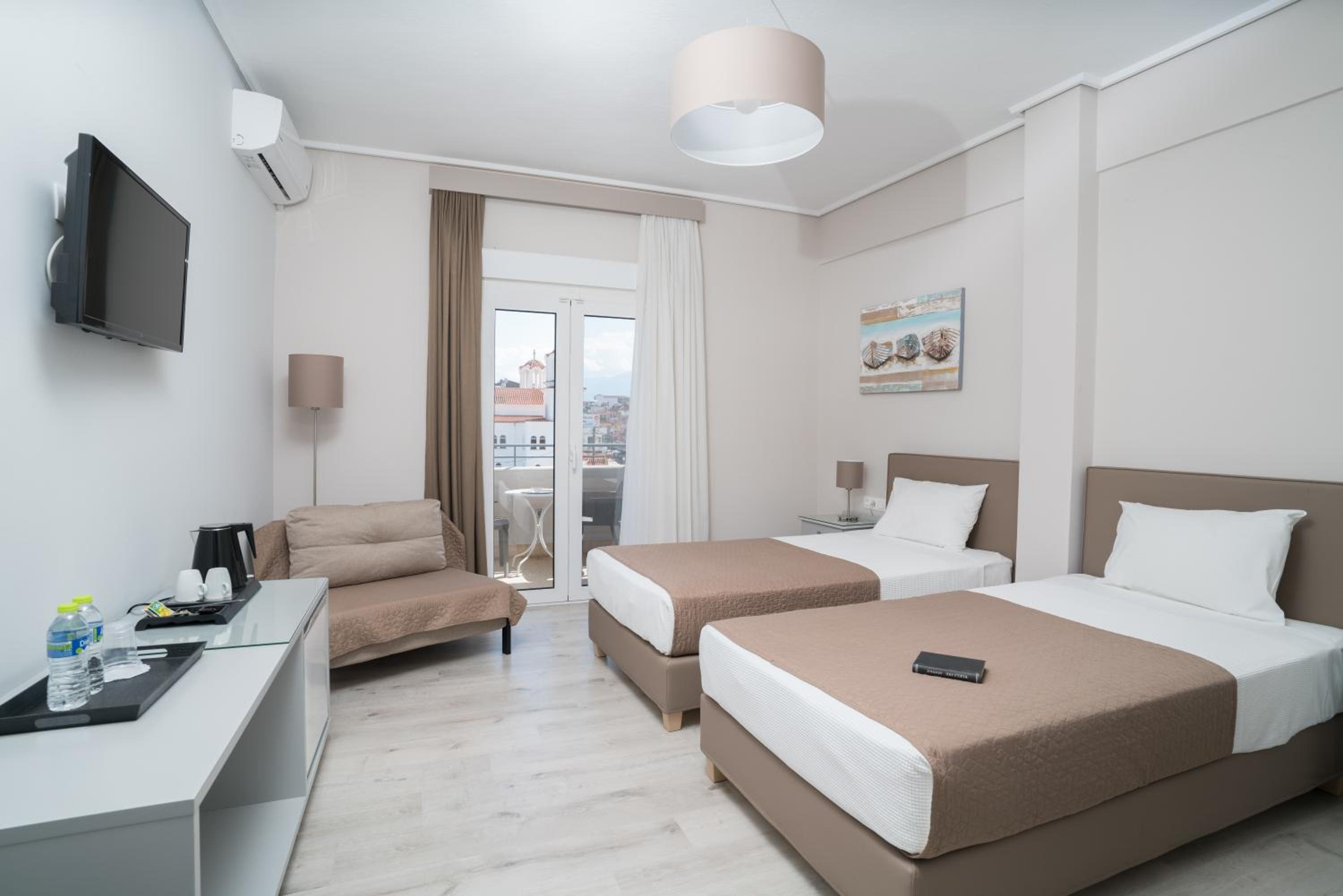 Superior Double or Twin Room with Side Seaview and Square view photo 3