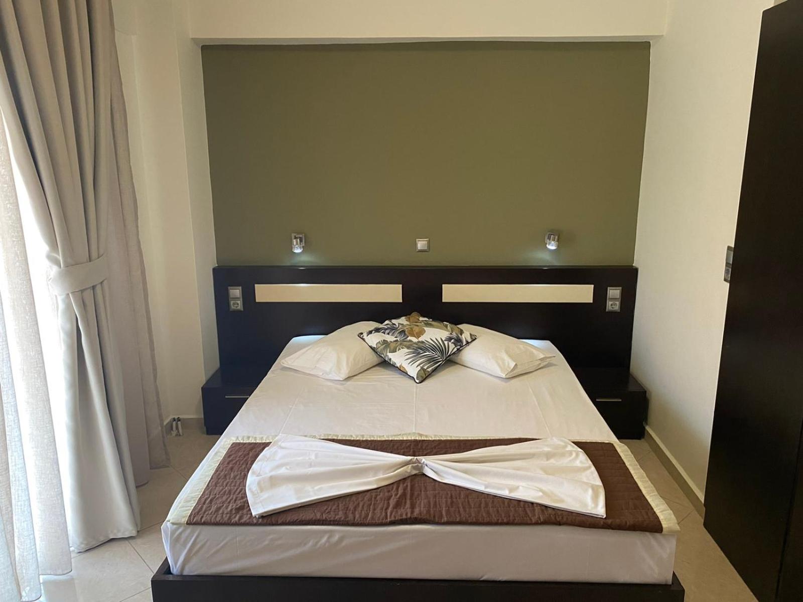 Deluxe Double Room with Balcony and Sea View - Photo 1