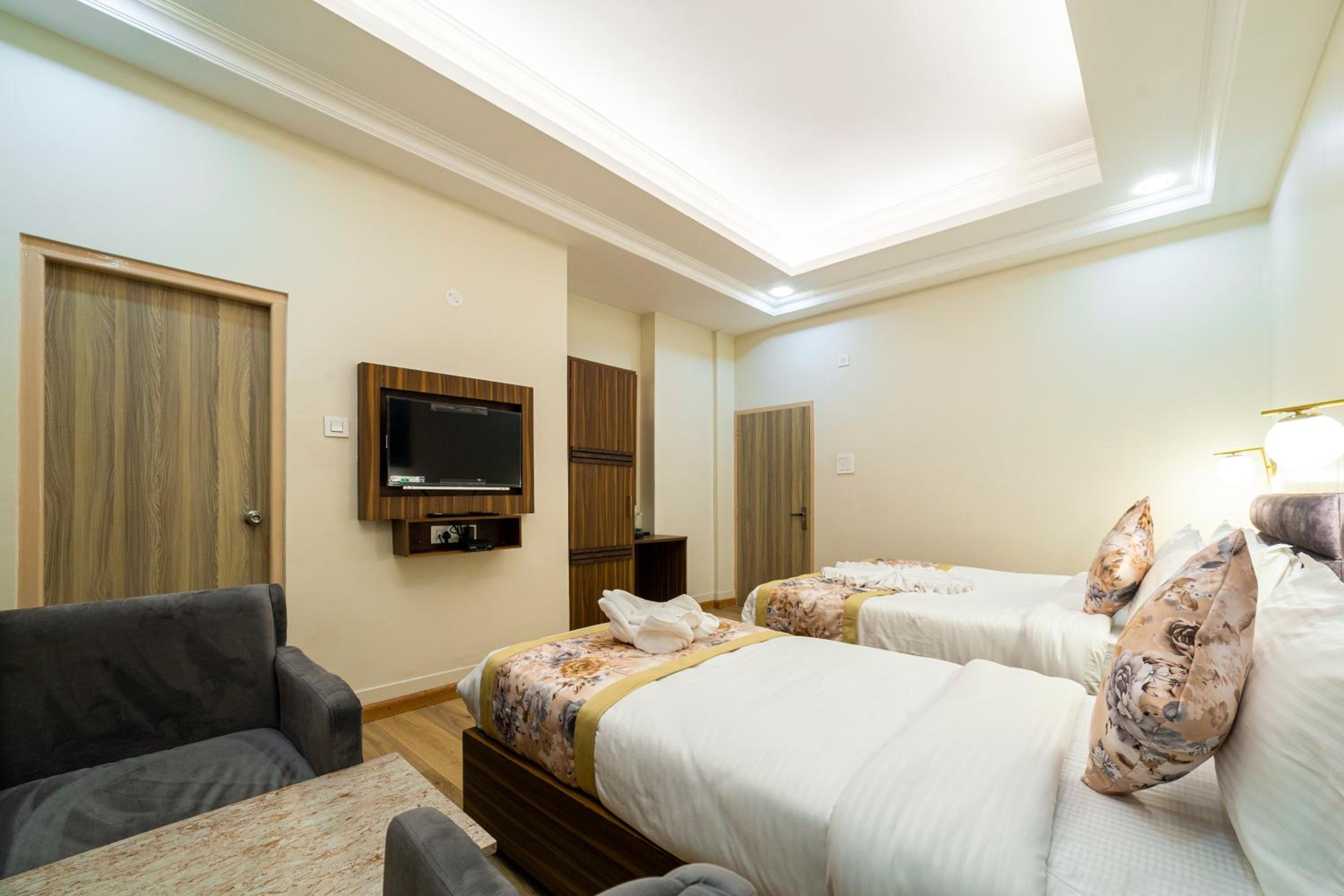 Deluxe Family Room - Photo 2
