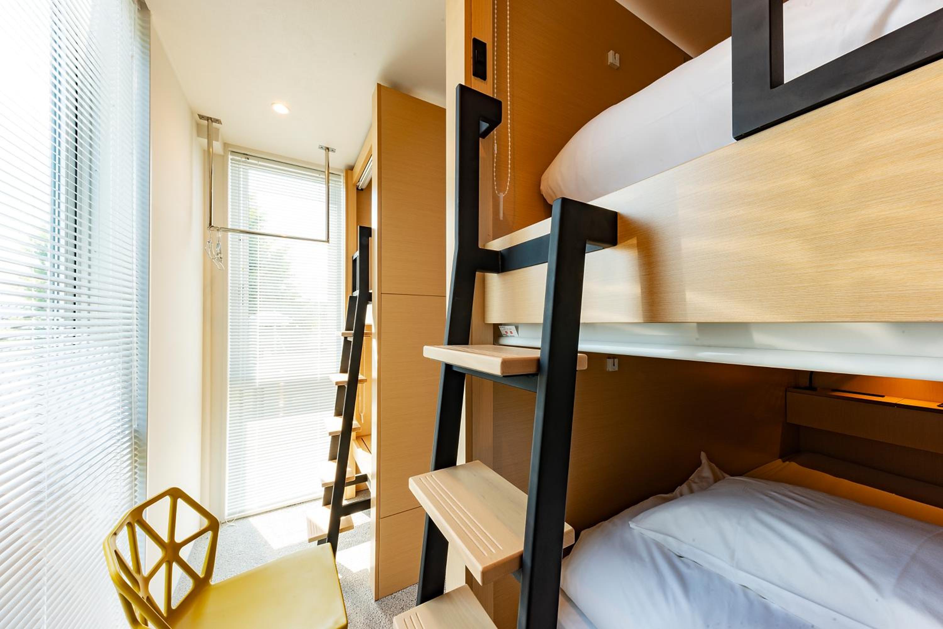 Quadruple Room with Bathroom - Photo 11