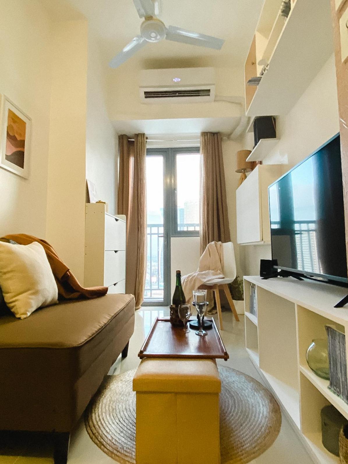 One-Bedroom Apartment - Photo 1
