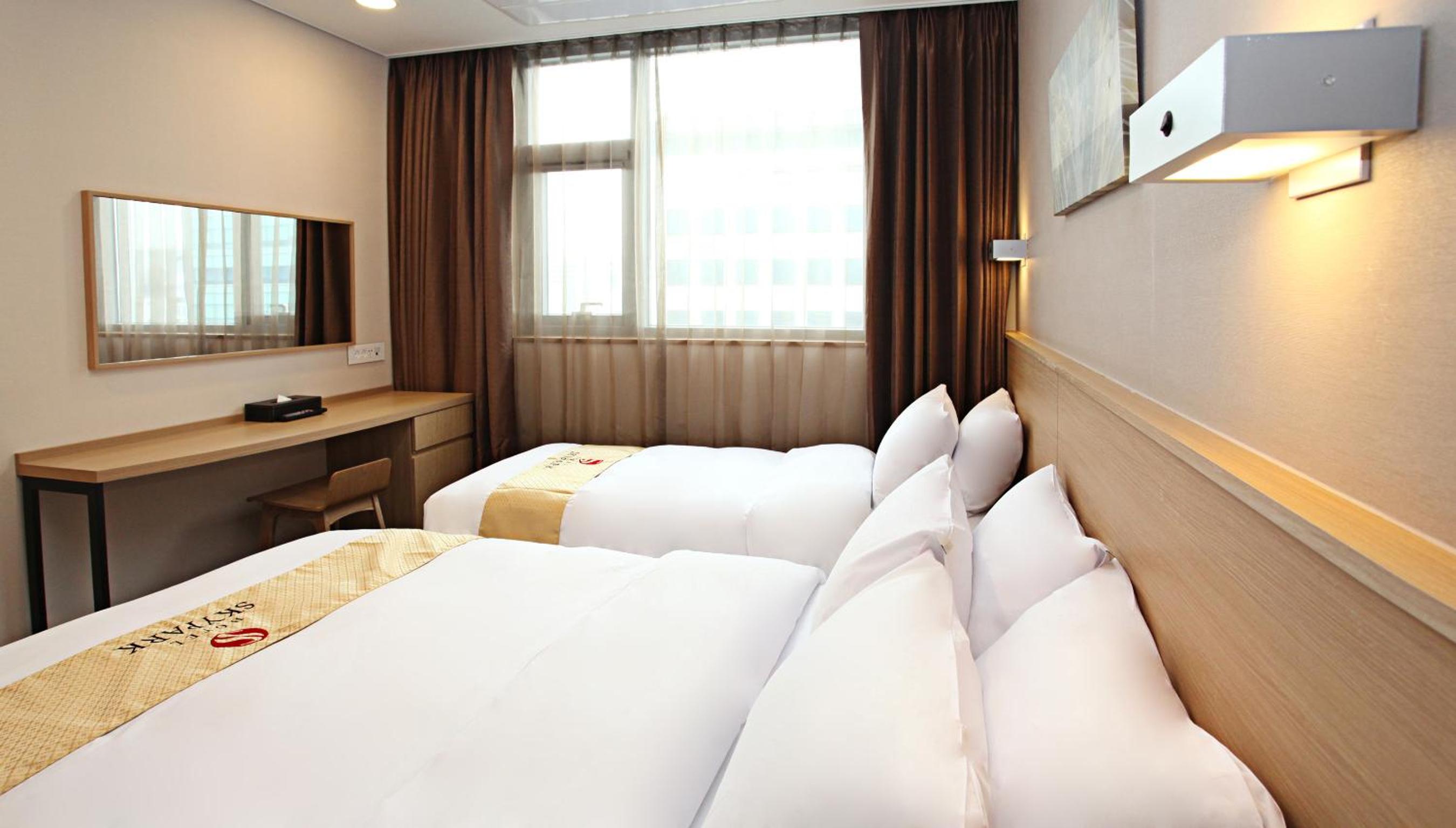 Deluxe Twin Room - Photo 3