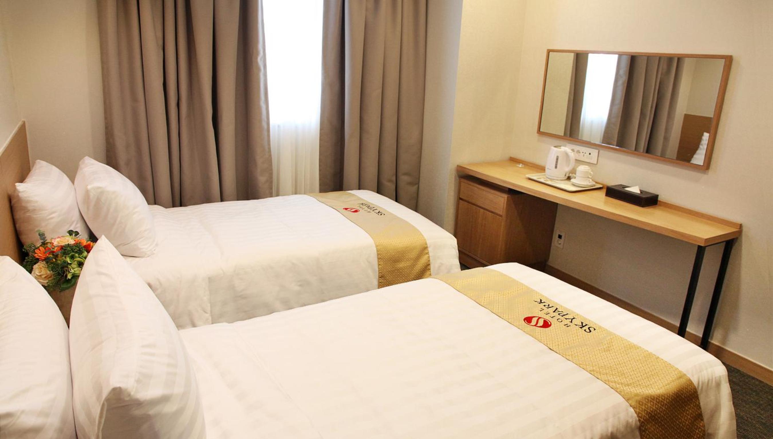 Standard Twin Room - Photo 4