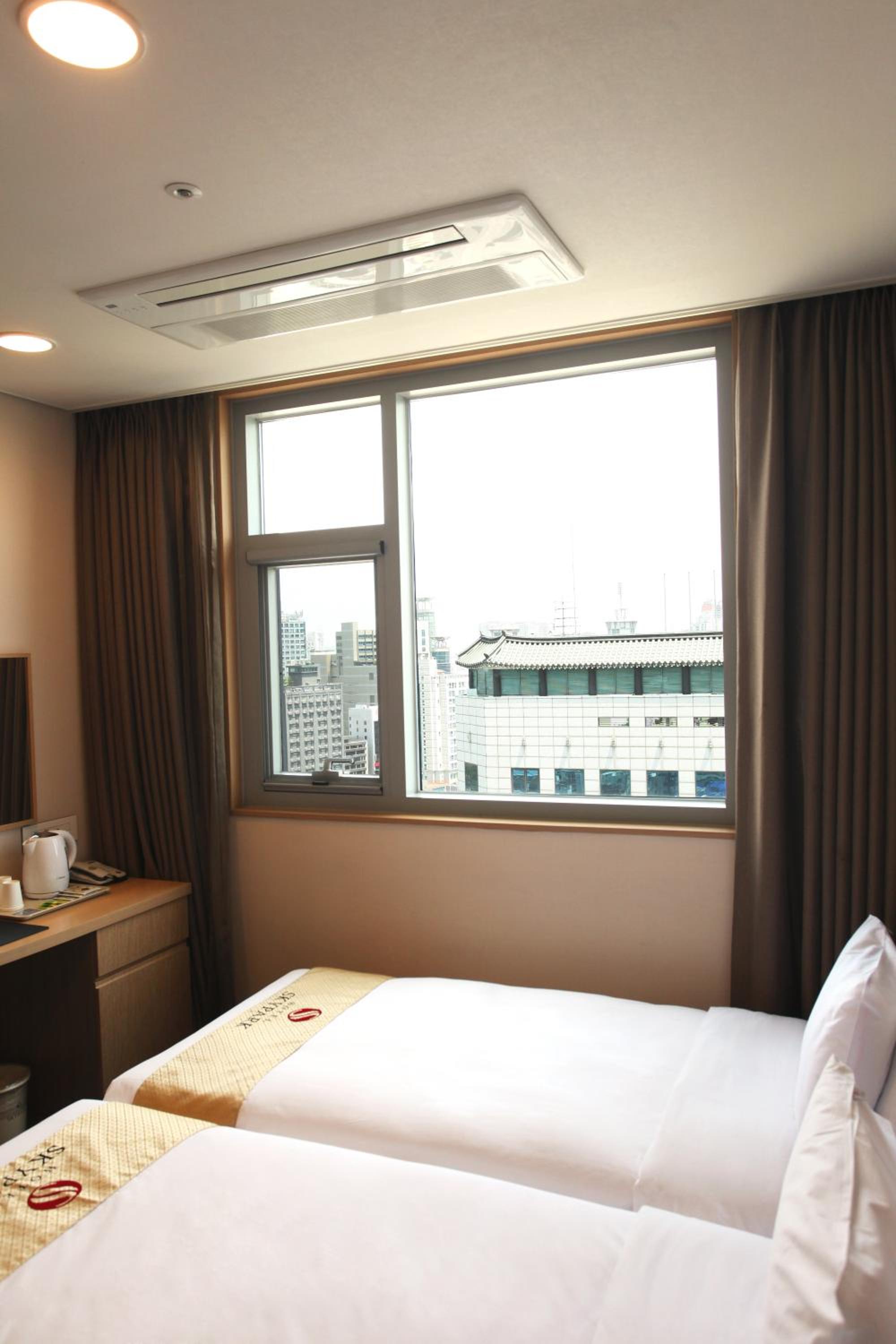 Standard Twin Room - Photo 1