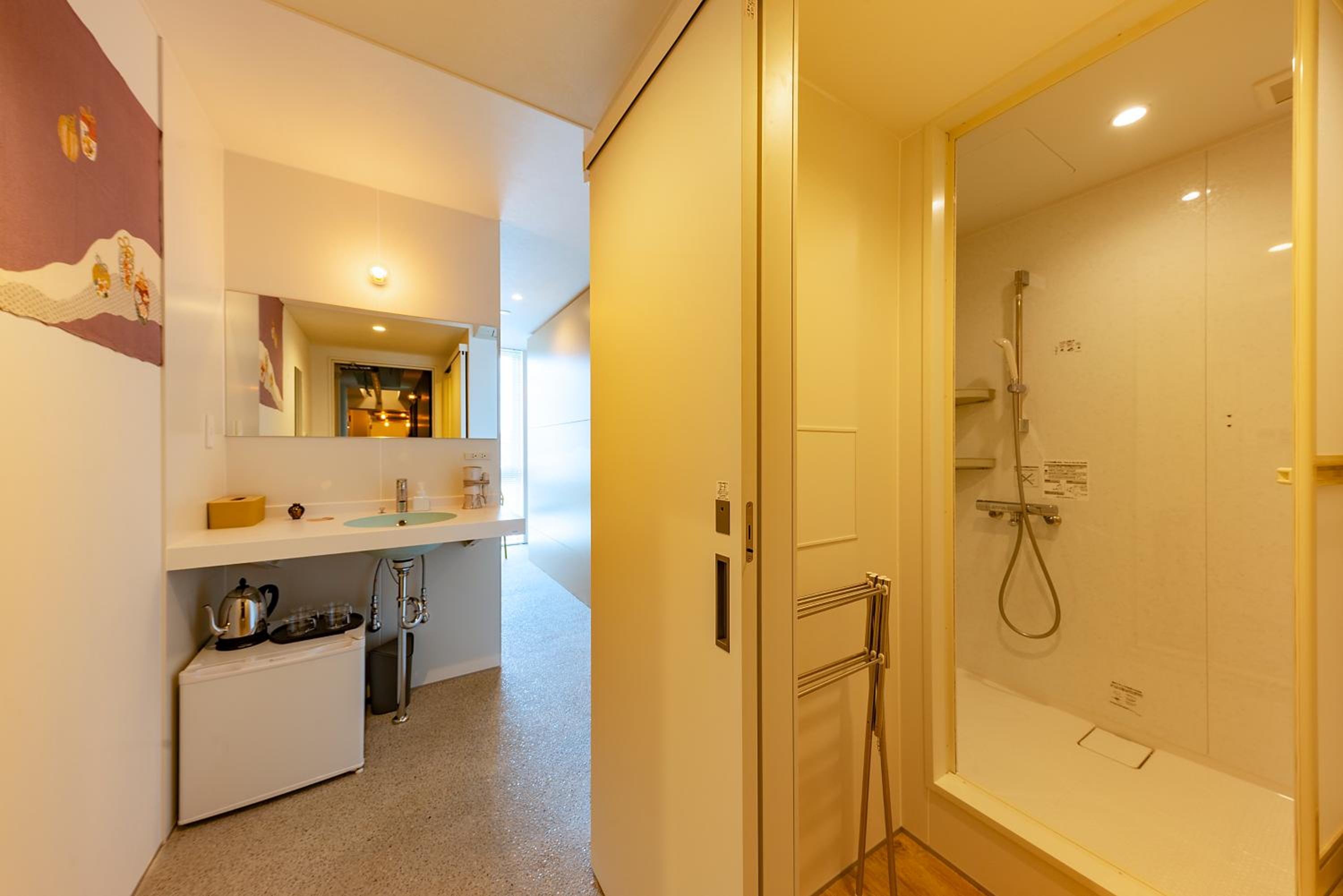 Quadruple Room with Bathroom - Photo 7