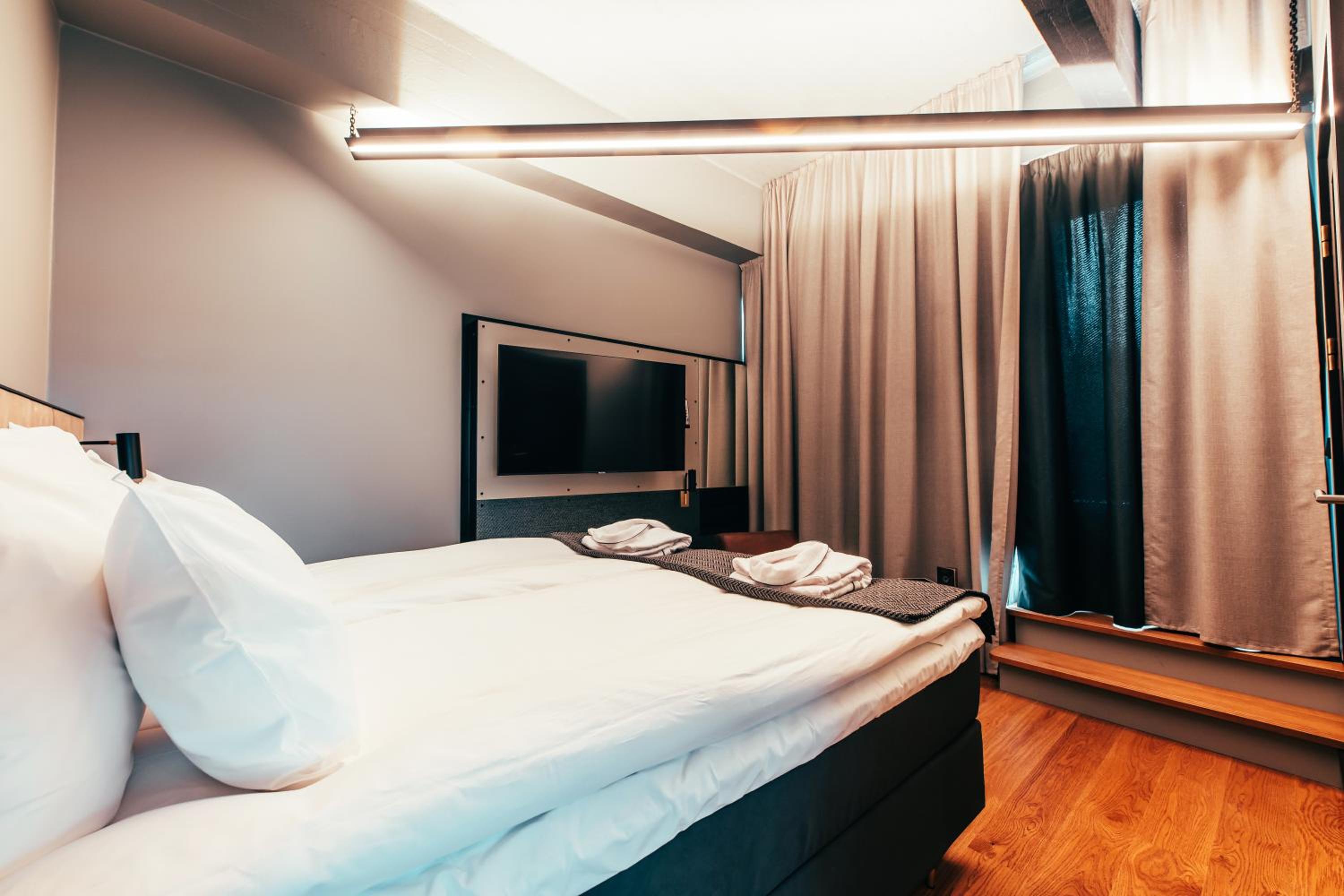 Deluxe, 1 King bed with Balcony - Photo 1
