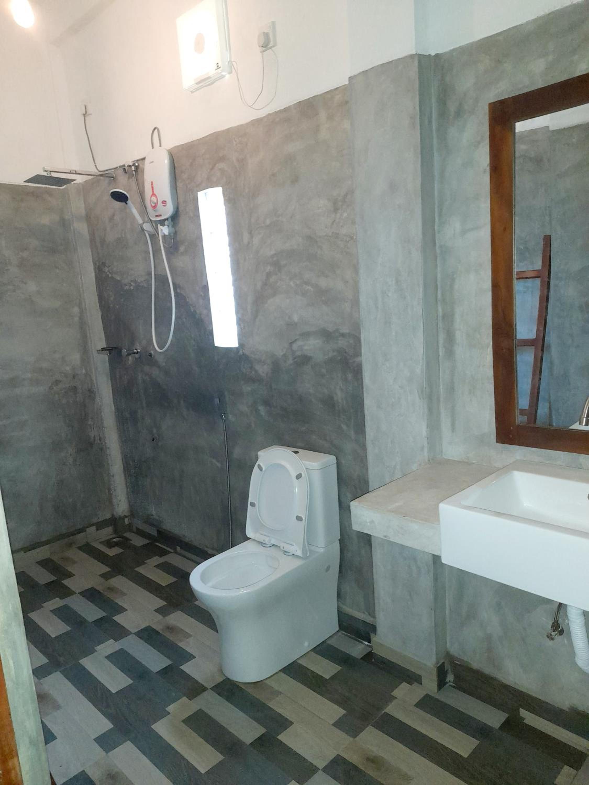 Deluxe Double Room with Balcony - Photo 7