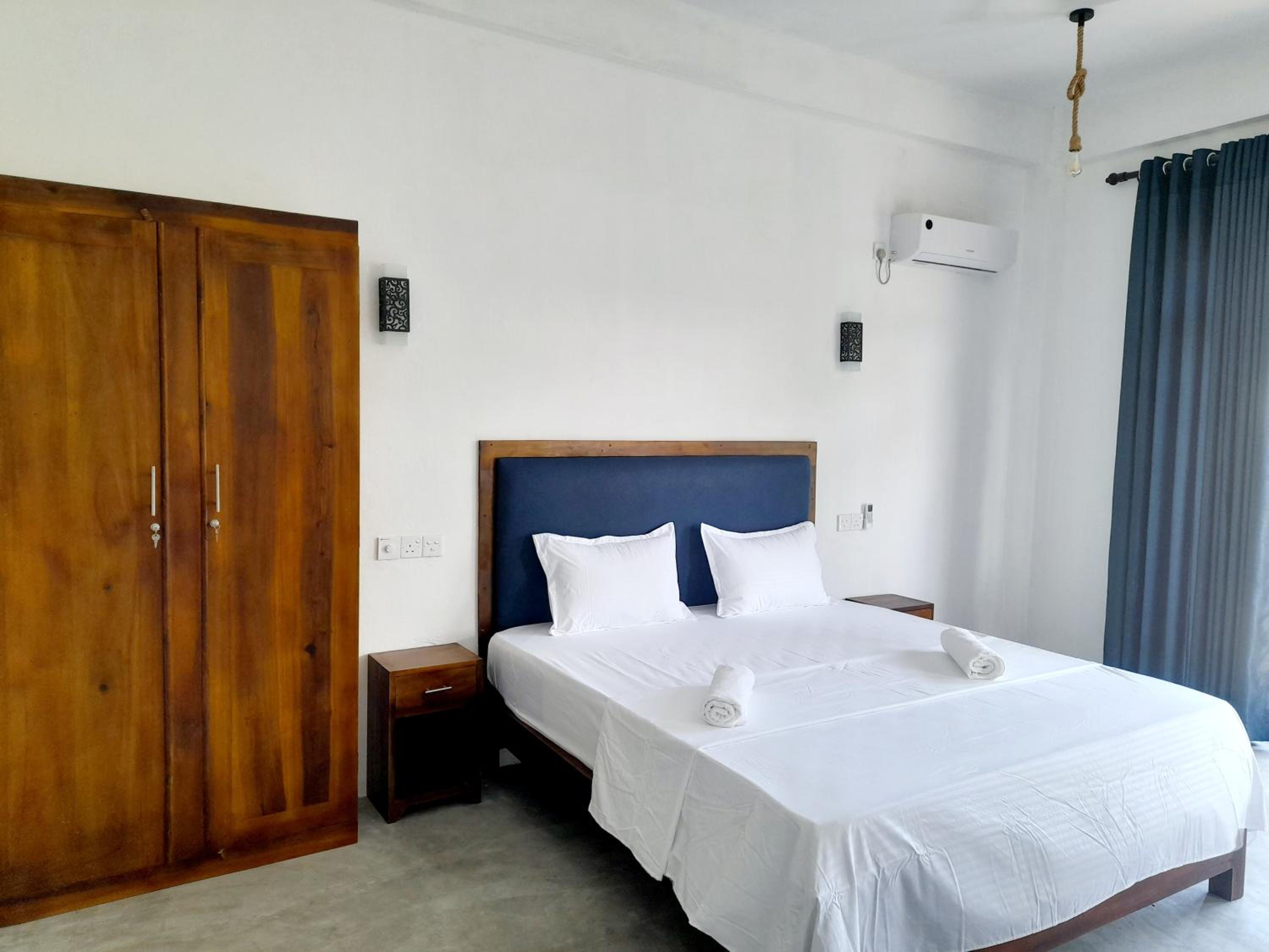 Deluxe Double Room with Balcony - Photo 3