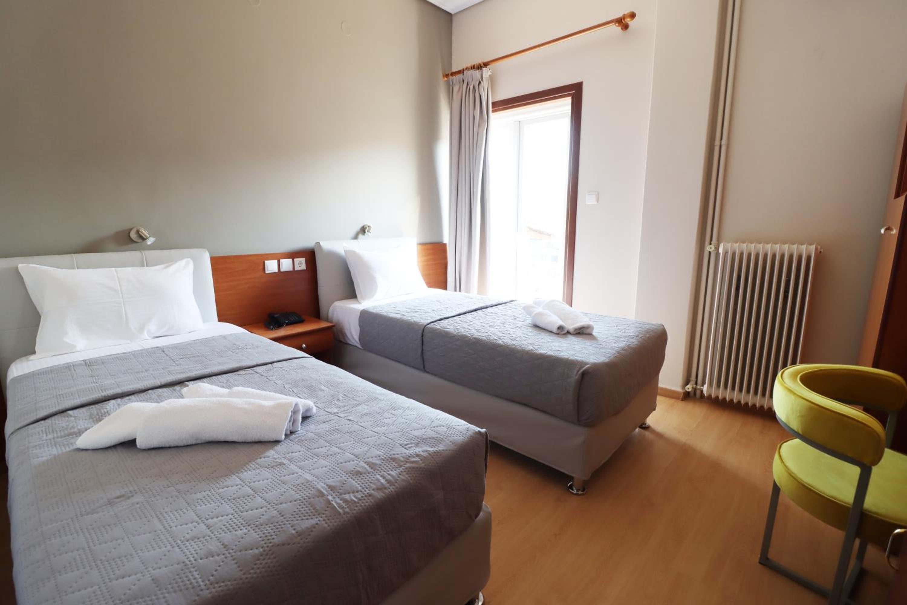 Standard Twin Room - Photo 1