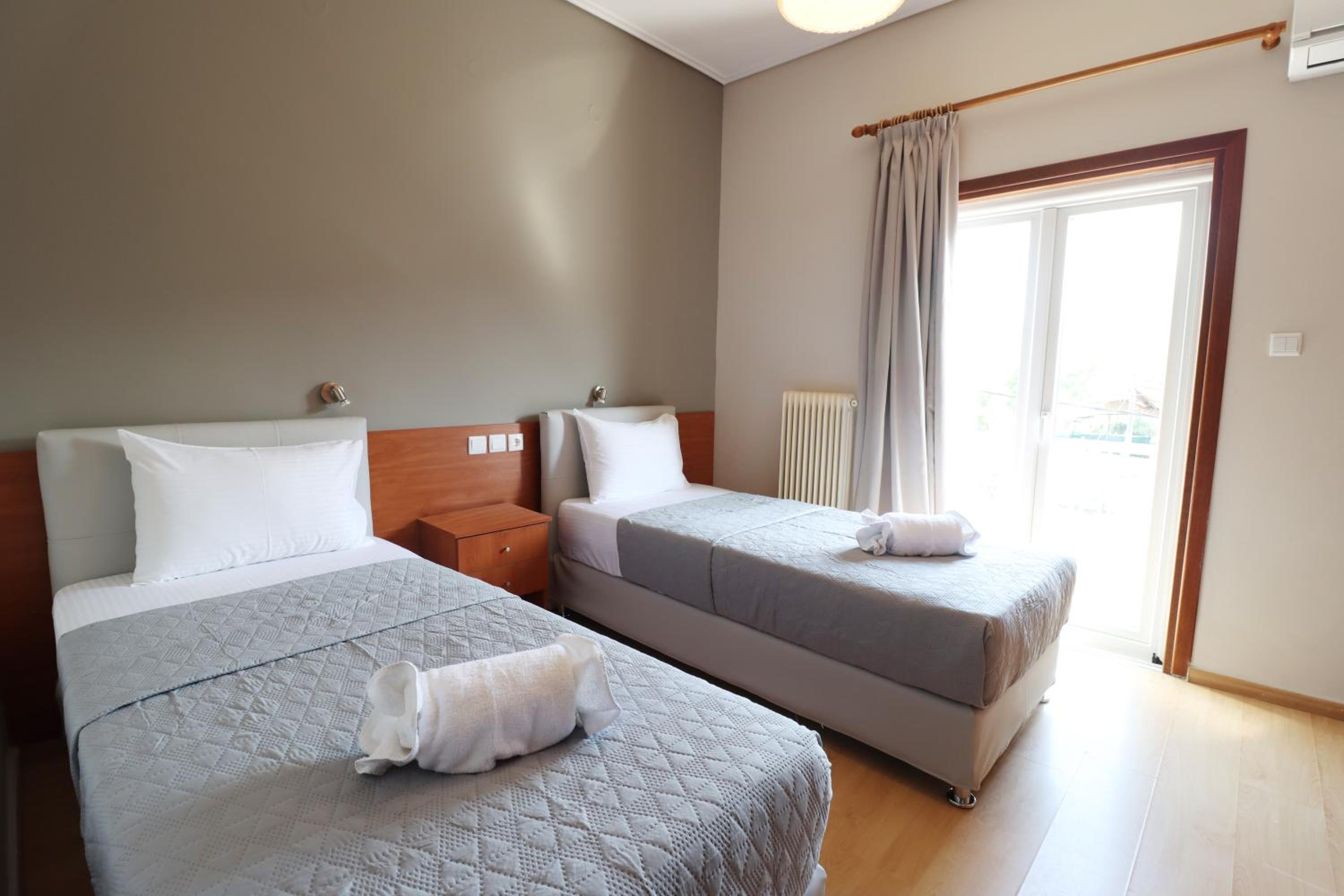 Standard Twin Room - Photo 6