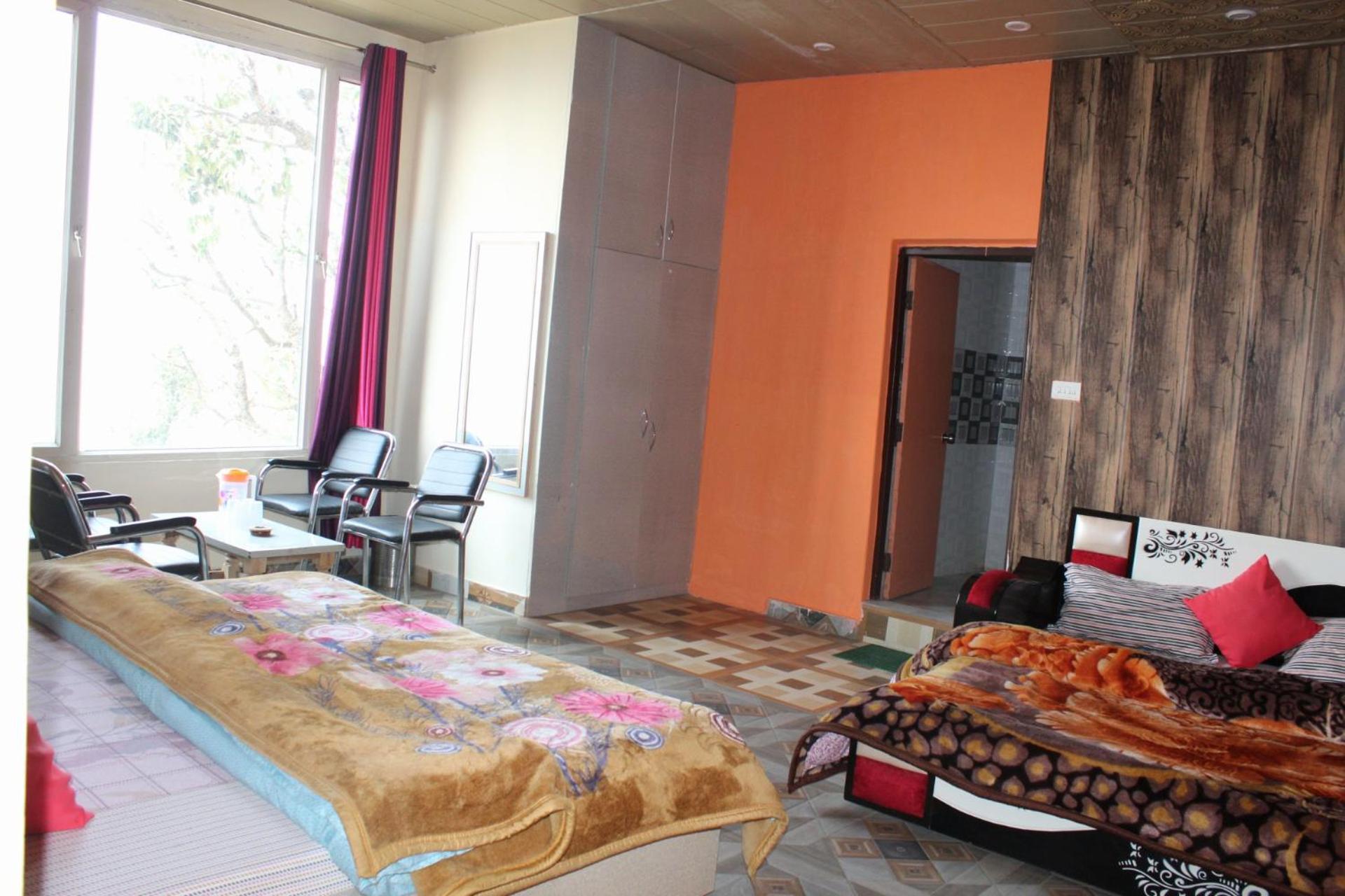 Family Room with Mountain View - Photo 4