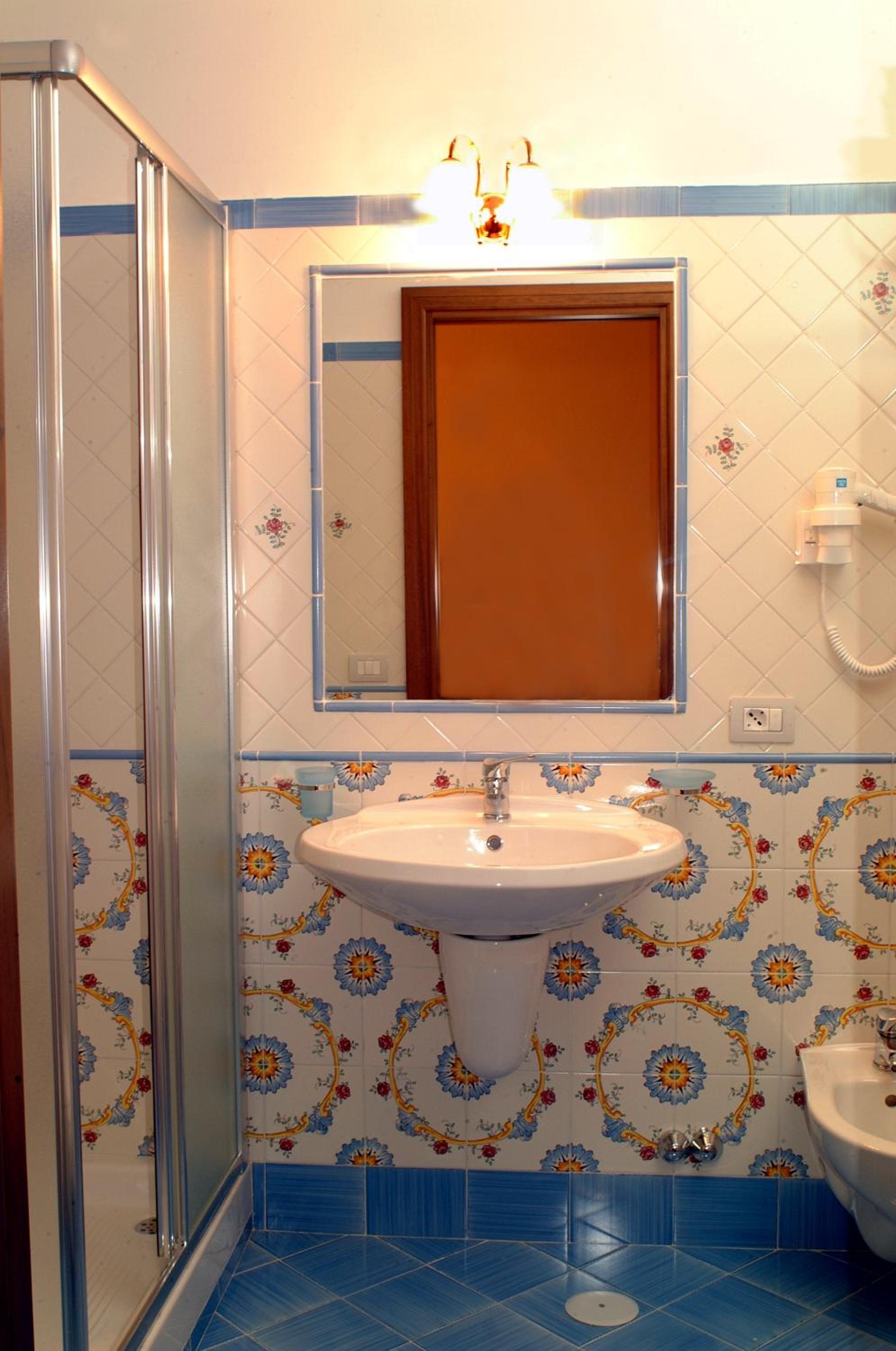 Double Room - Photo 5