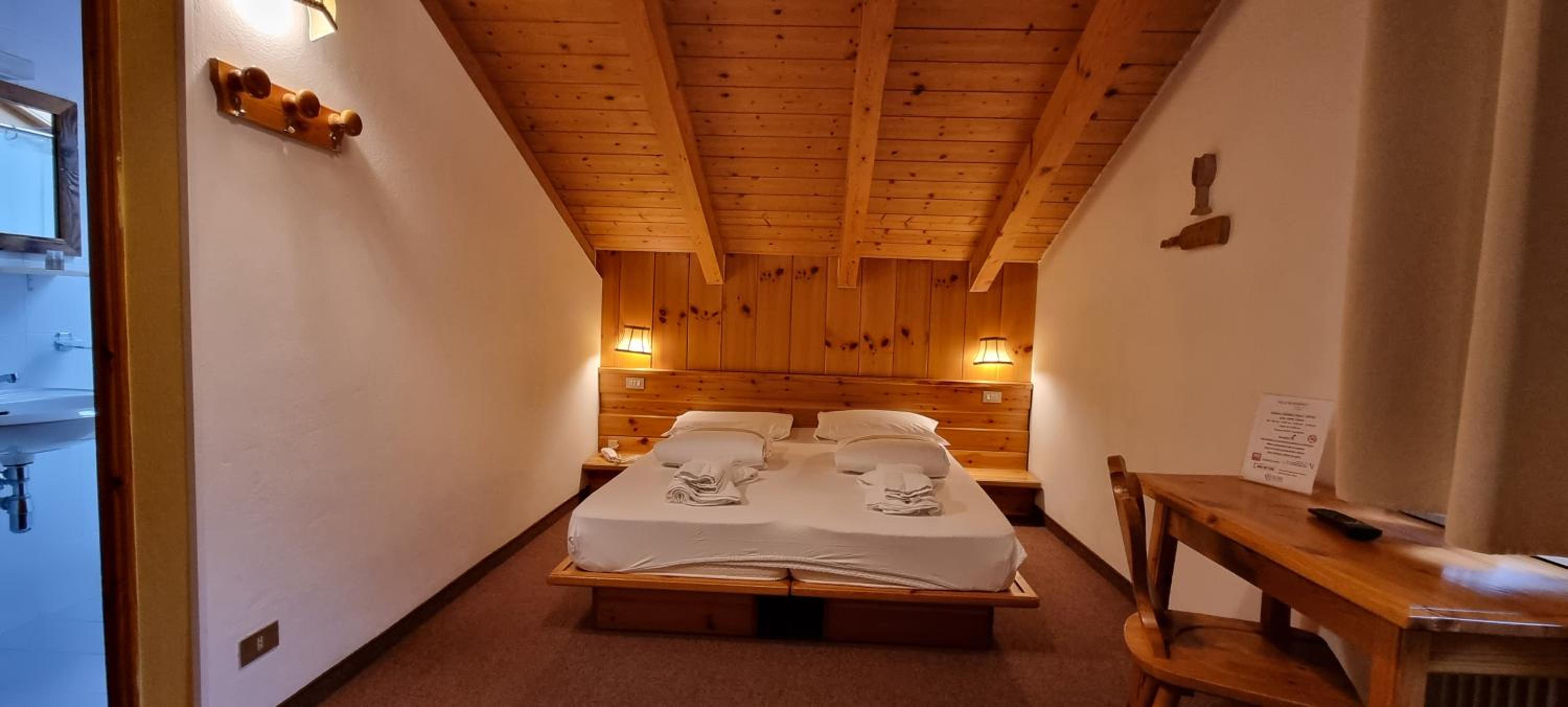 Standard Double or Twin Room photo 3
