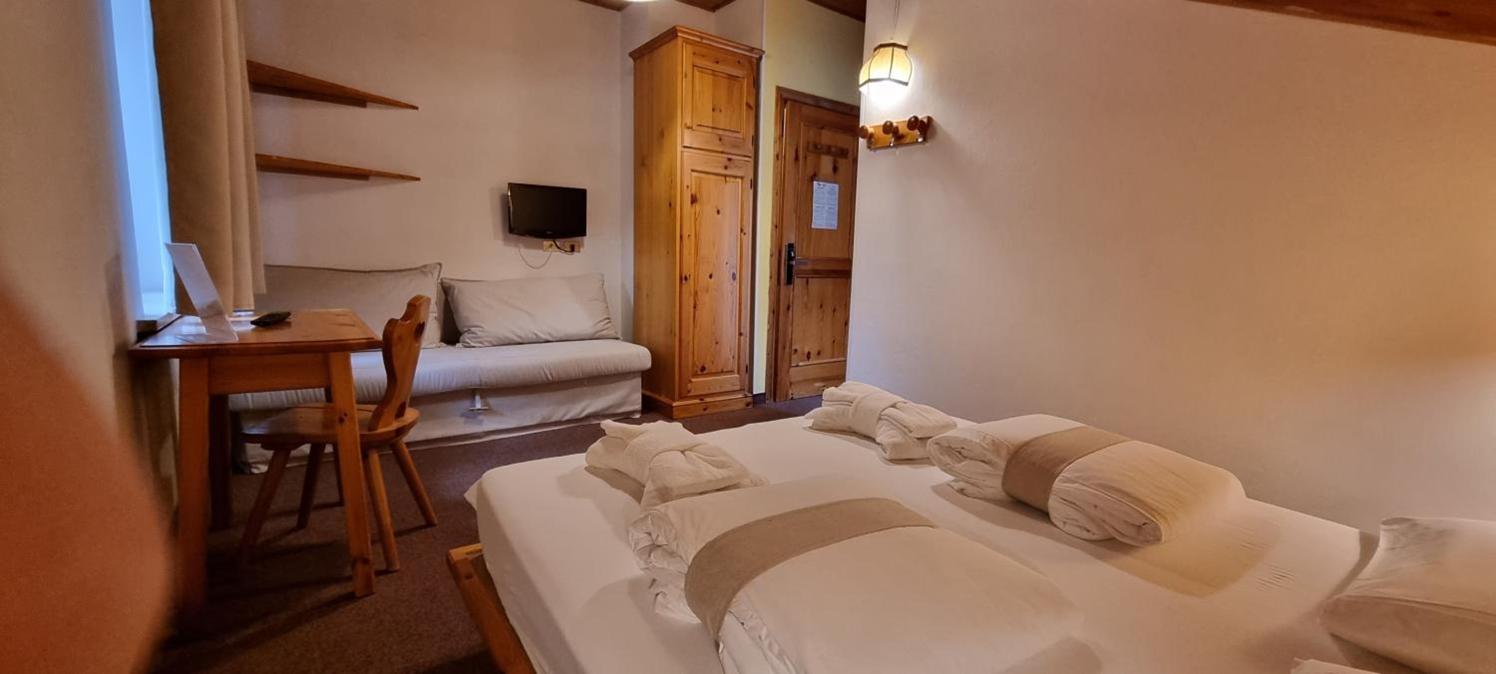 Standard Double or Twin Room photo 2