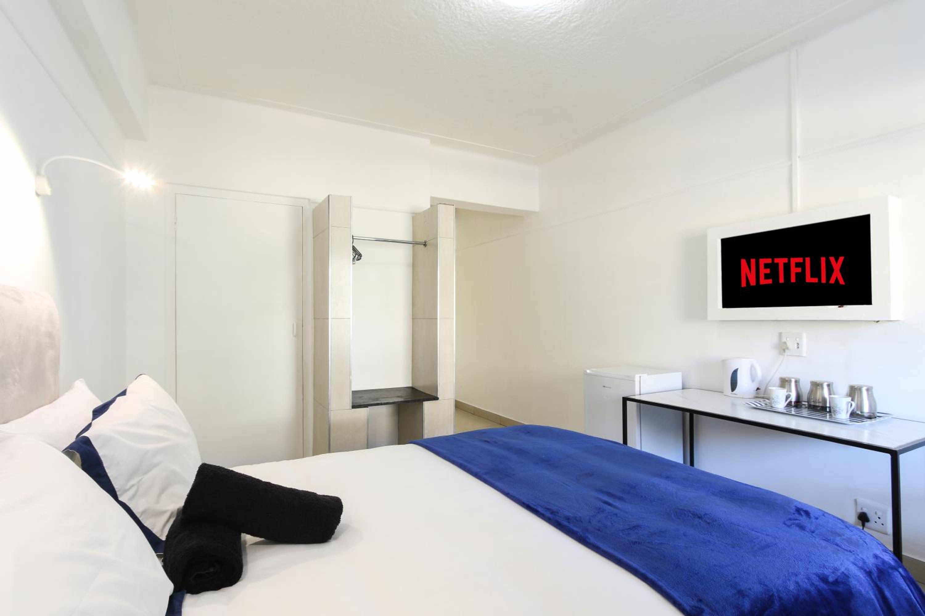 Suite with Balcony - Photo 7