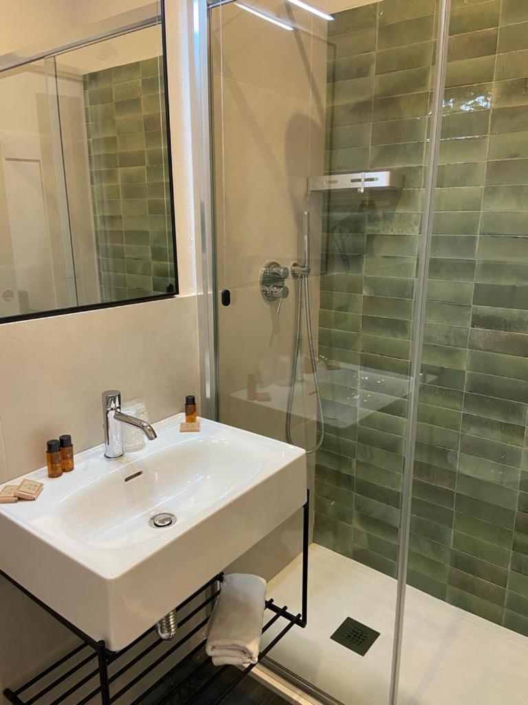 Double or Twin Room - Photo 7