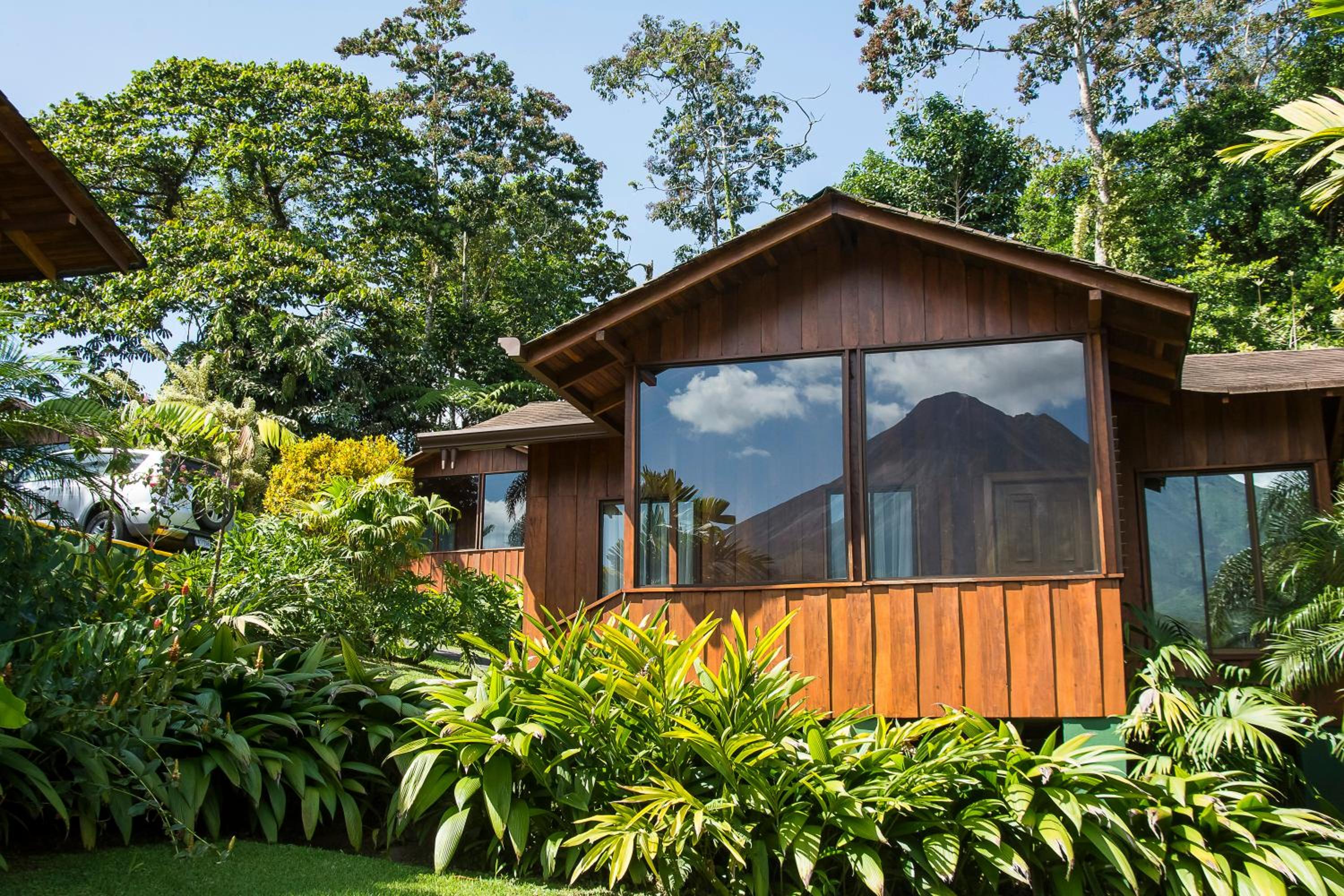 Superior Double Room with Volcano View thumbnail 5