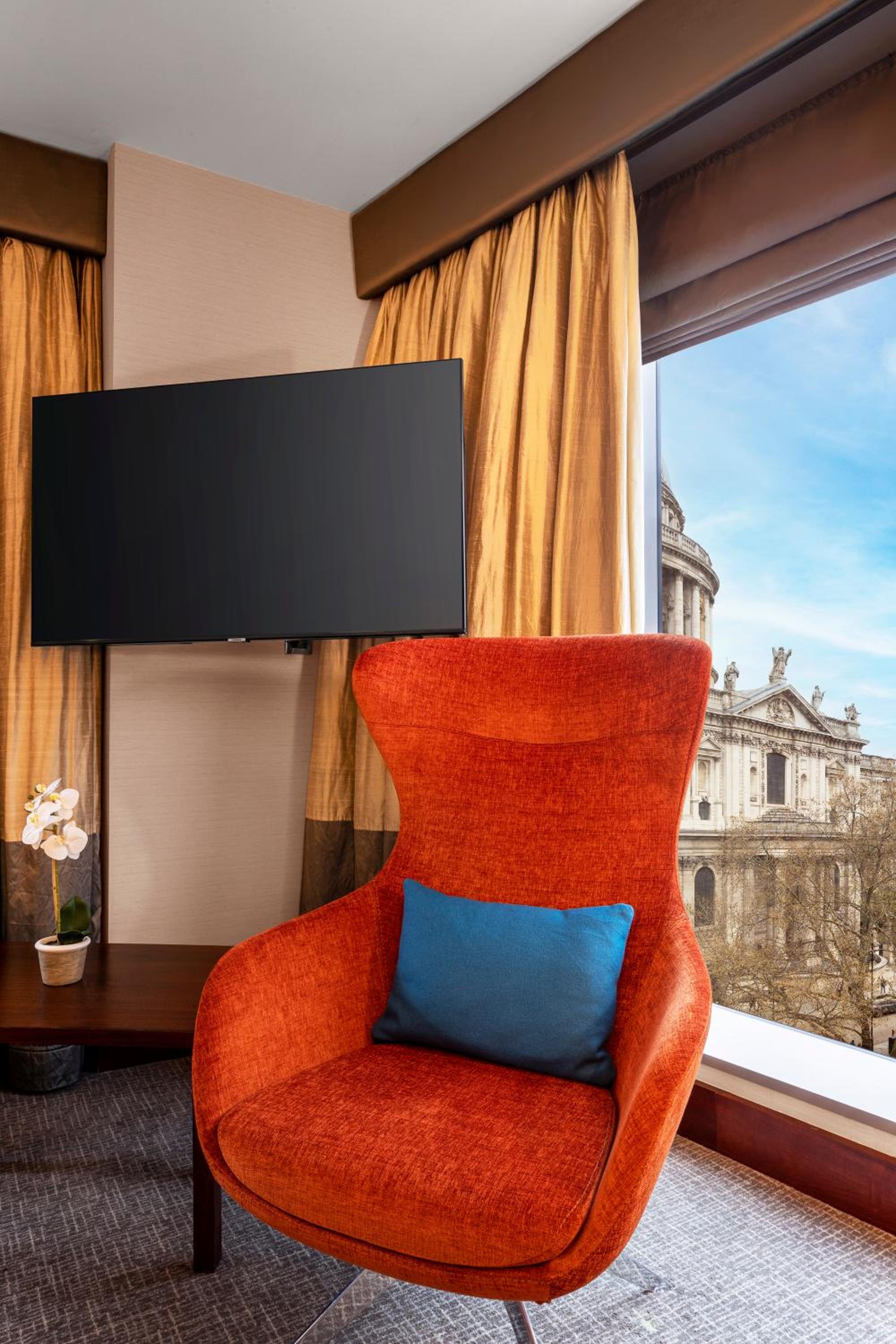 Deluxe King Room with St Pauls Cathedral View