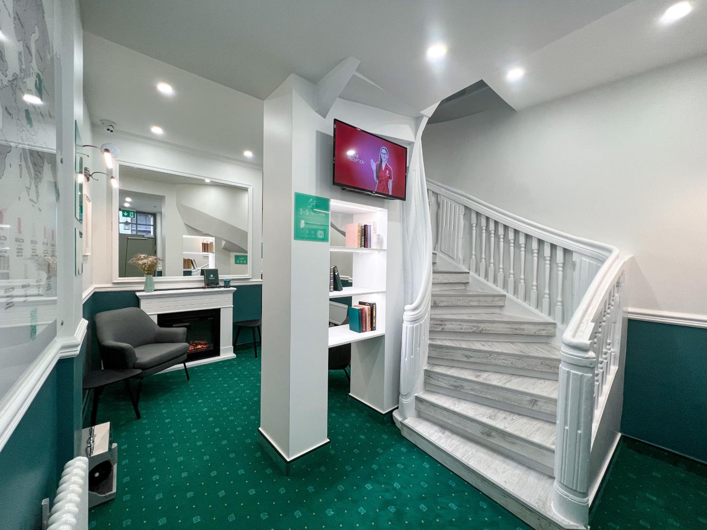 Deluxe Suite - Photo 3