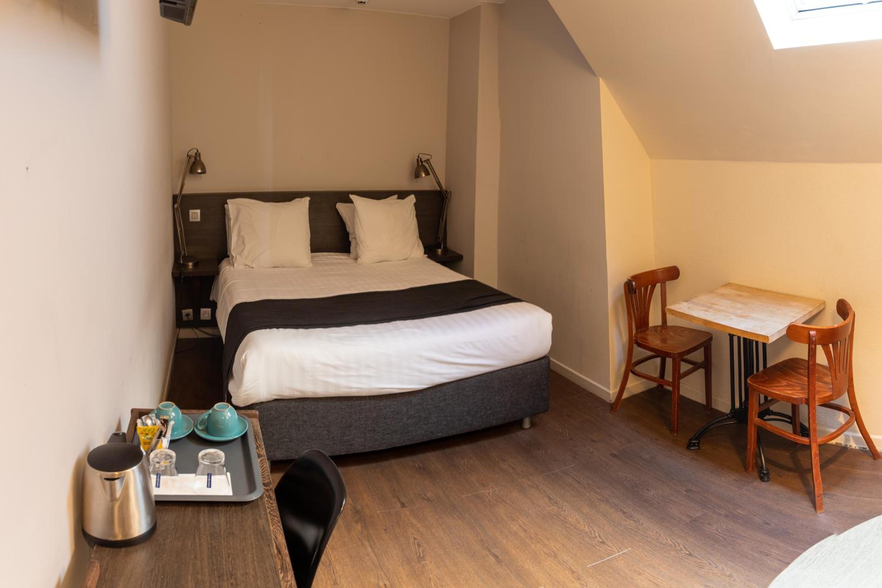 Standard Double Room - Photo 3