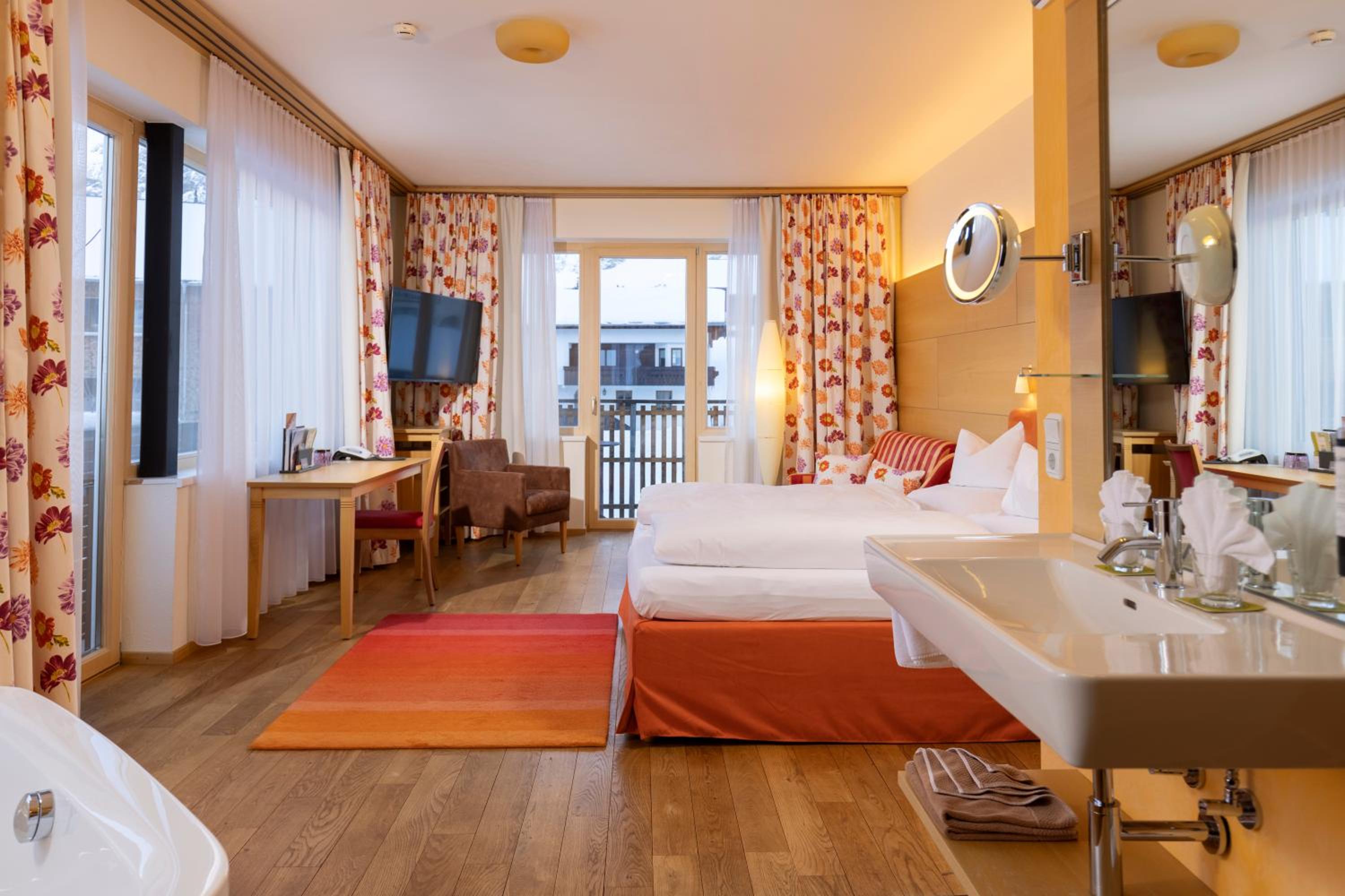Suite with Mountain View - Photo 1