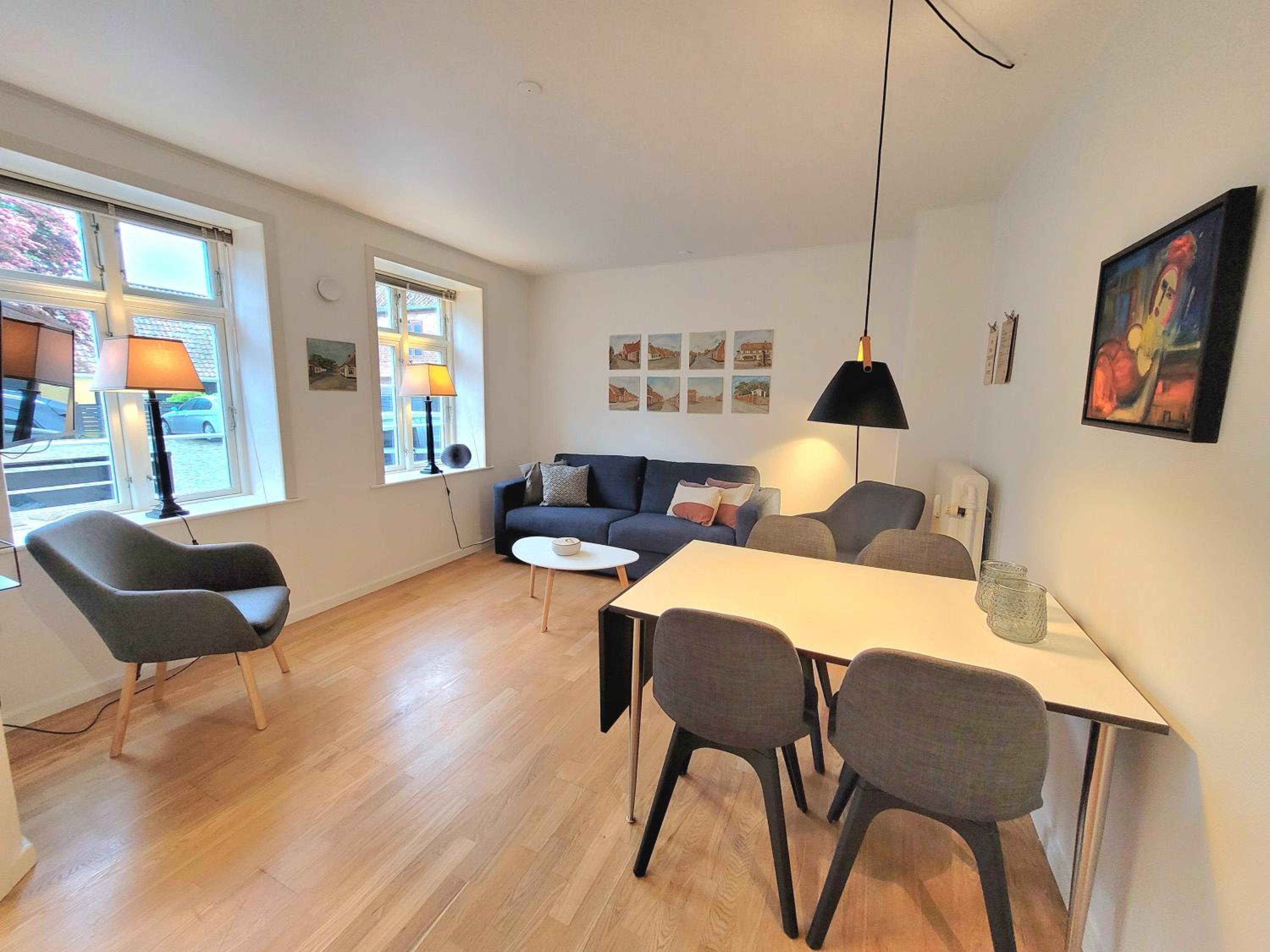 One-Bedroom Apartment - Photo 2