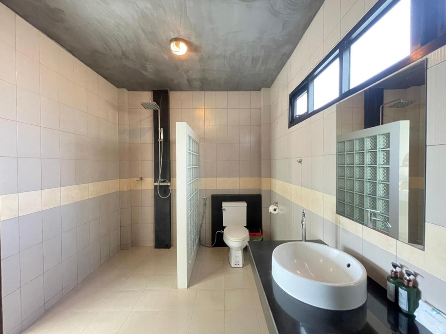 One-Bedroom Bungalow - Photo 10