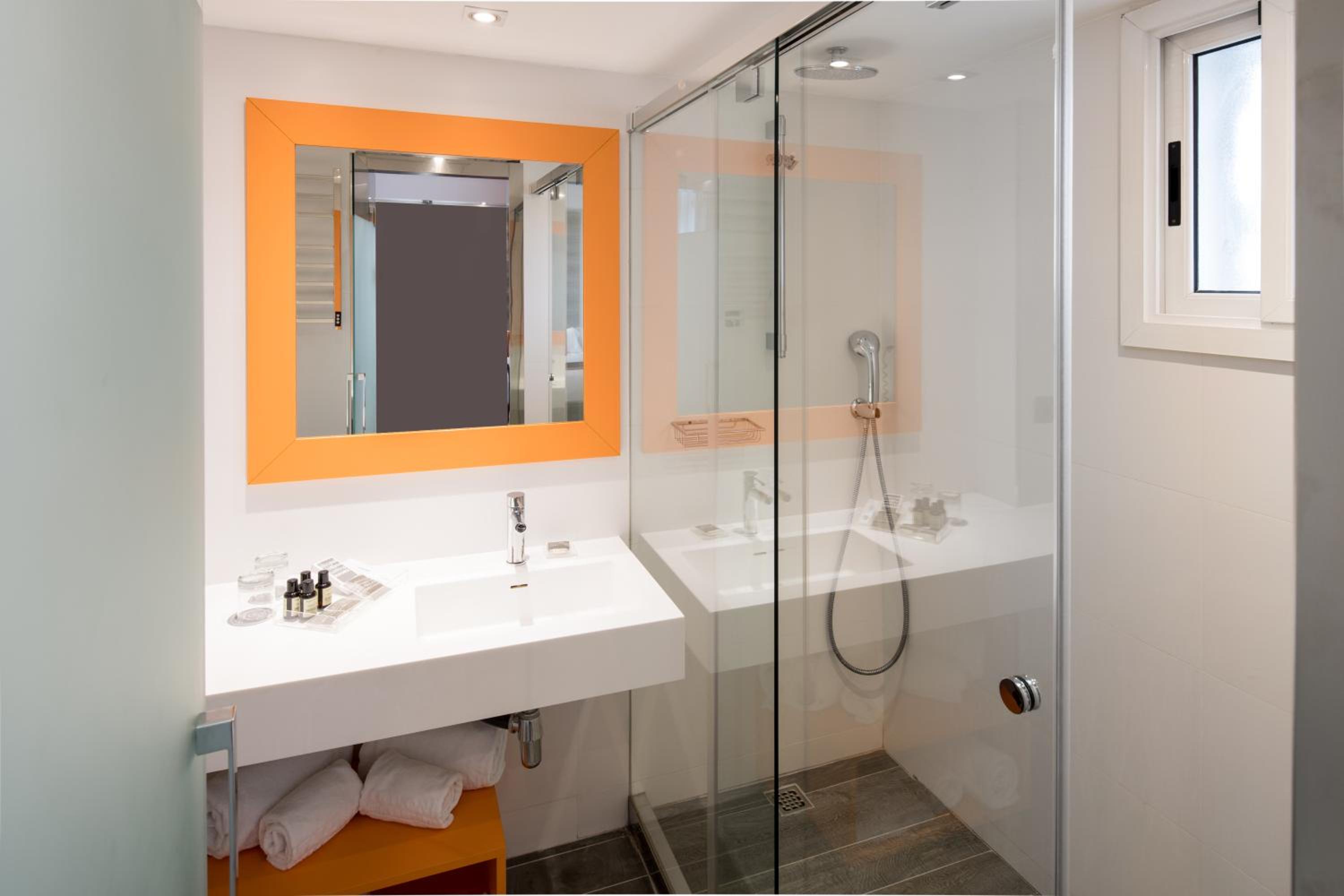 Triple Room (2 Adults + 1 Child) photo 3