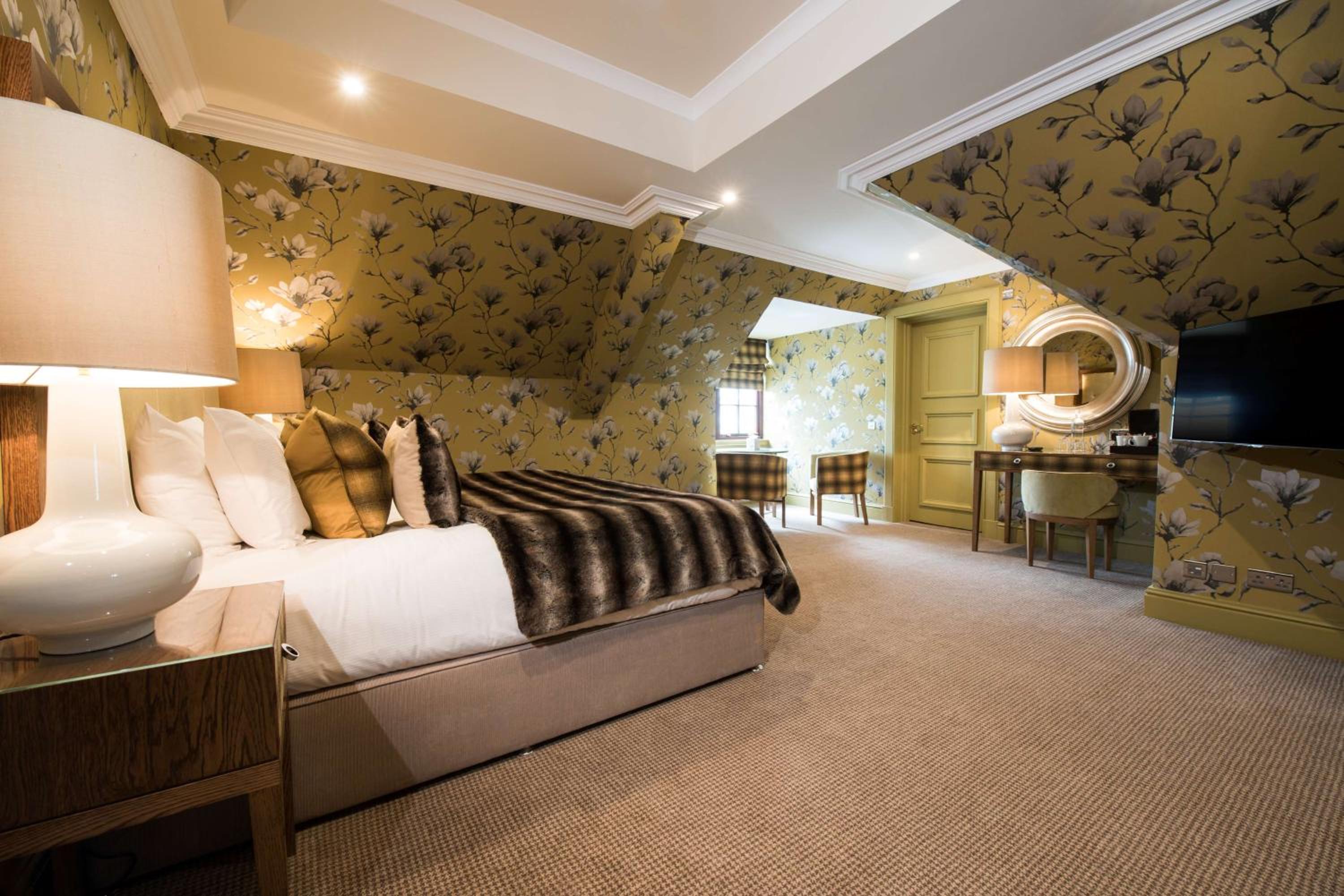 Superior King Room - Non-Smoking - Photo 2