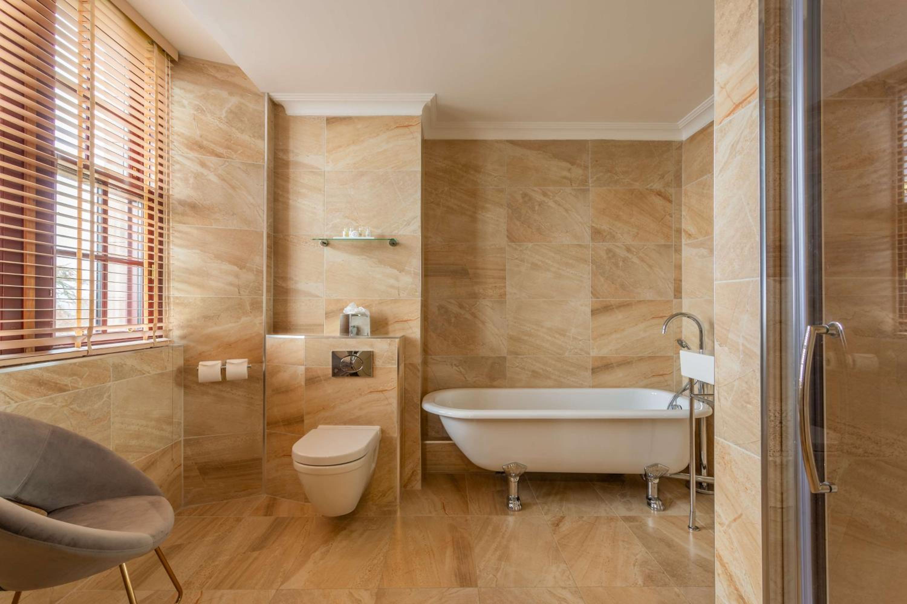 Royal Suite with Kitchenette - Photo 2