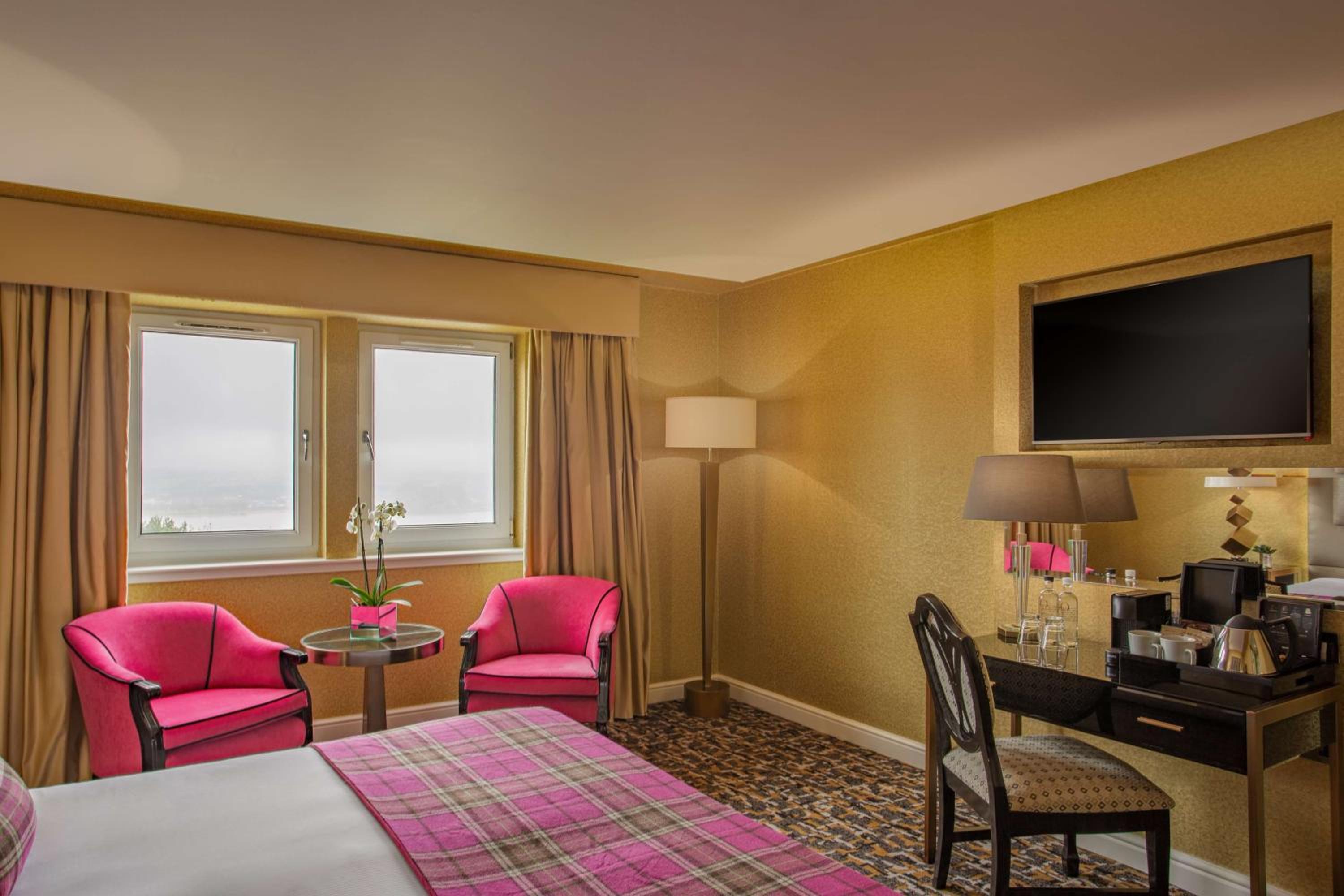 Executive King Room - Non-Smoking - Photo 2
